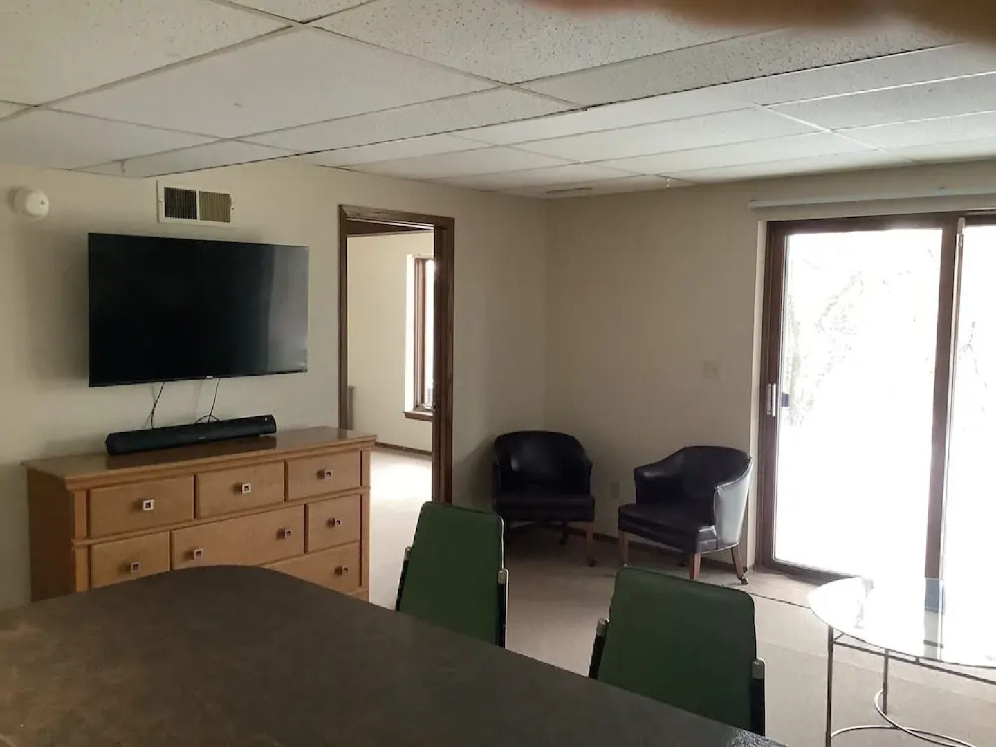 Amazing Hideaway - Short Walk To Hoyt Park! 3 Bedroom Townhouse by Redawning