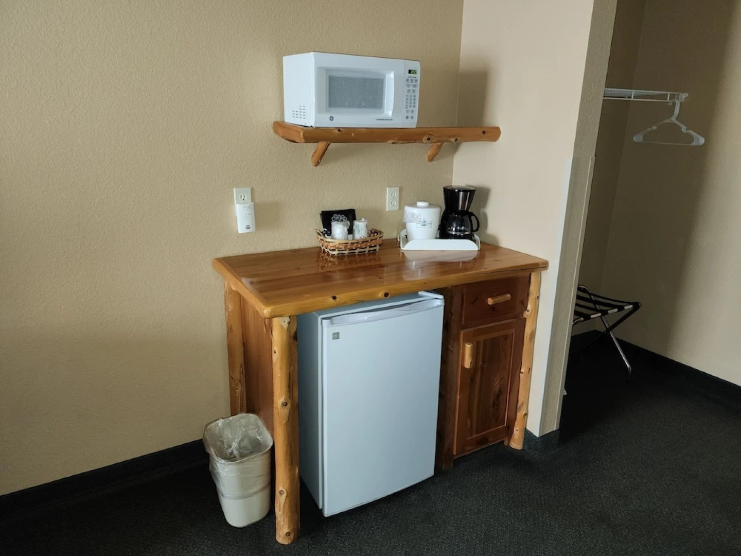 Pine Peaks Lodge & Suites