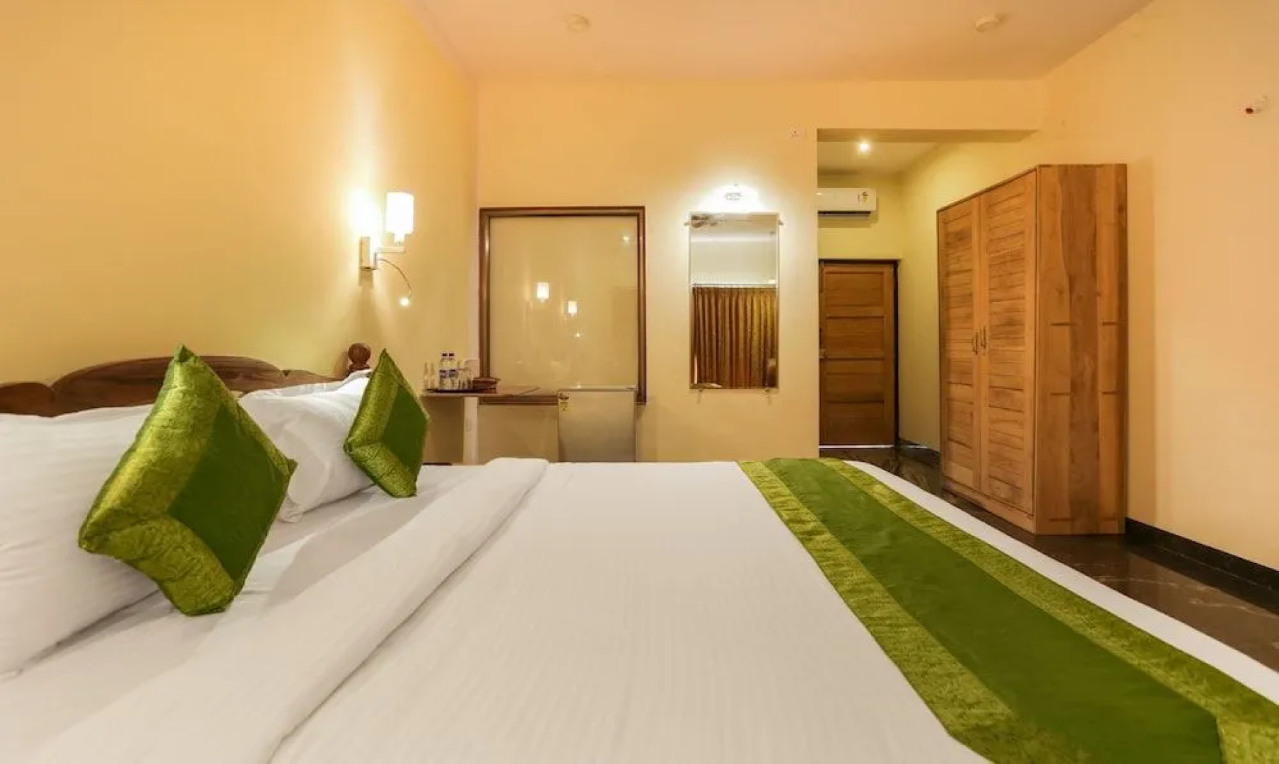 Treebo Aarya Boulevard