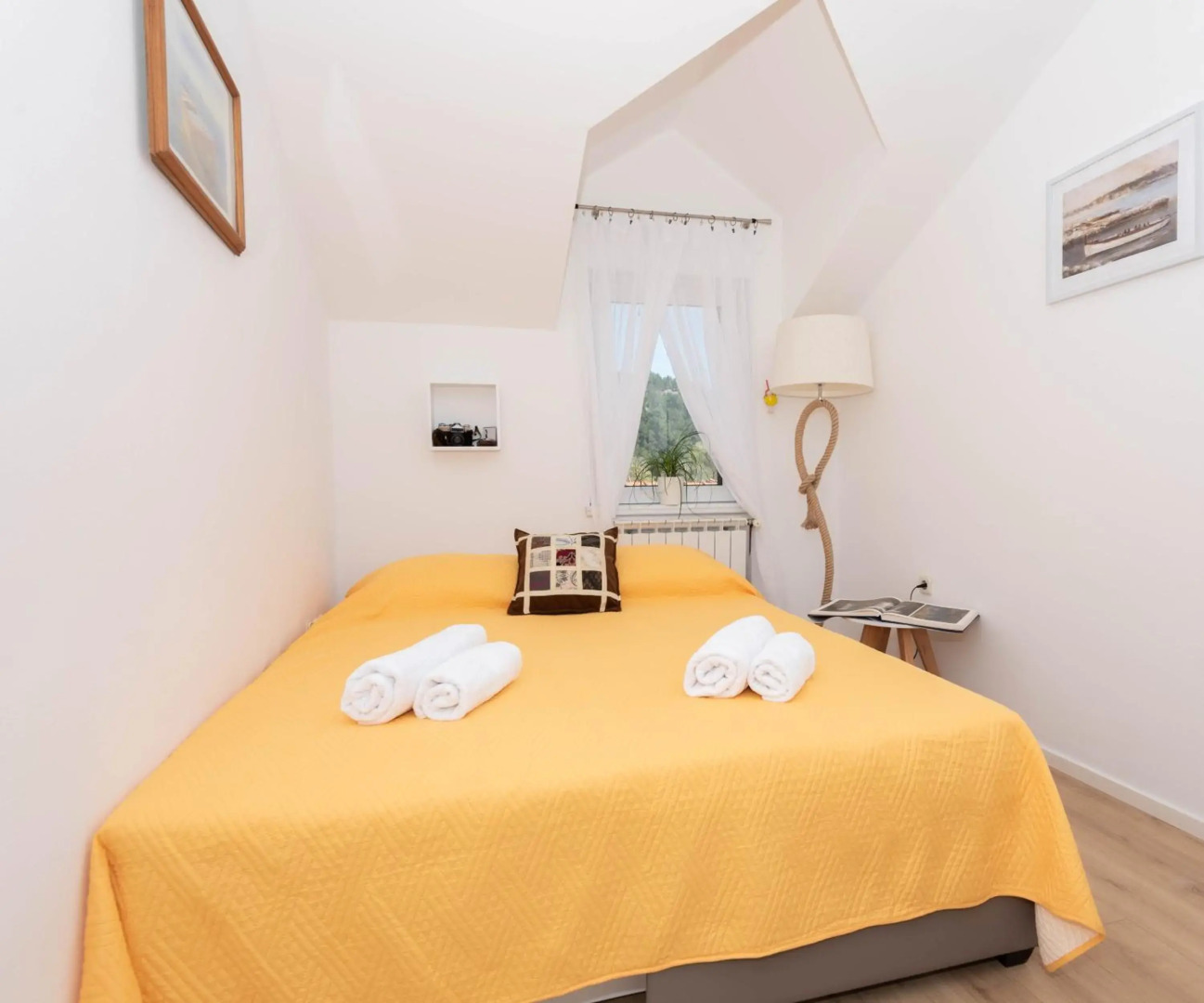 Mediterranean terrace apartment with Bikes & SUP