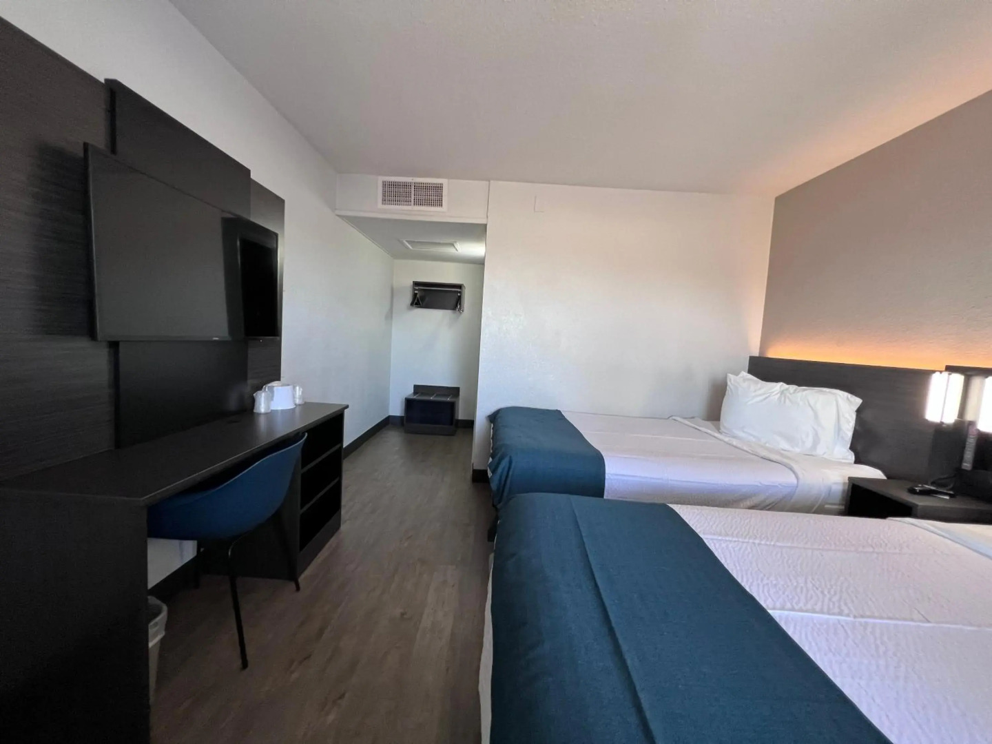 Motel 6 Bakersfield, CA - South