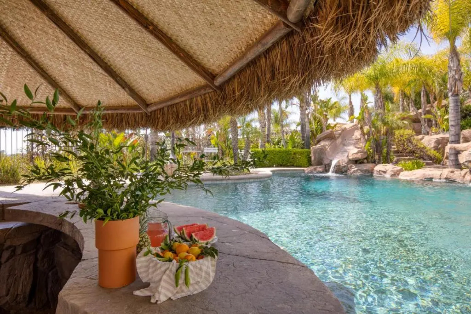 Sky Lantern by AvantStay Stunning Oasis w Pool Hot Tubs Volley Ball Court Home Office