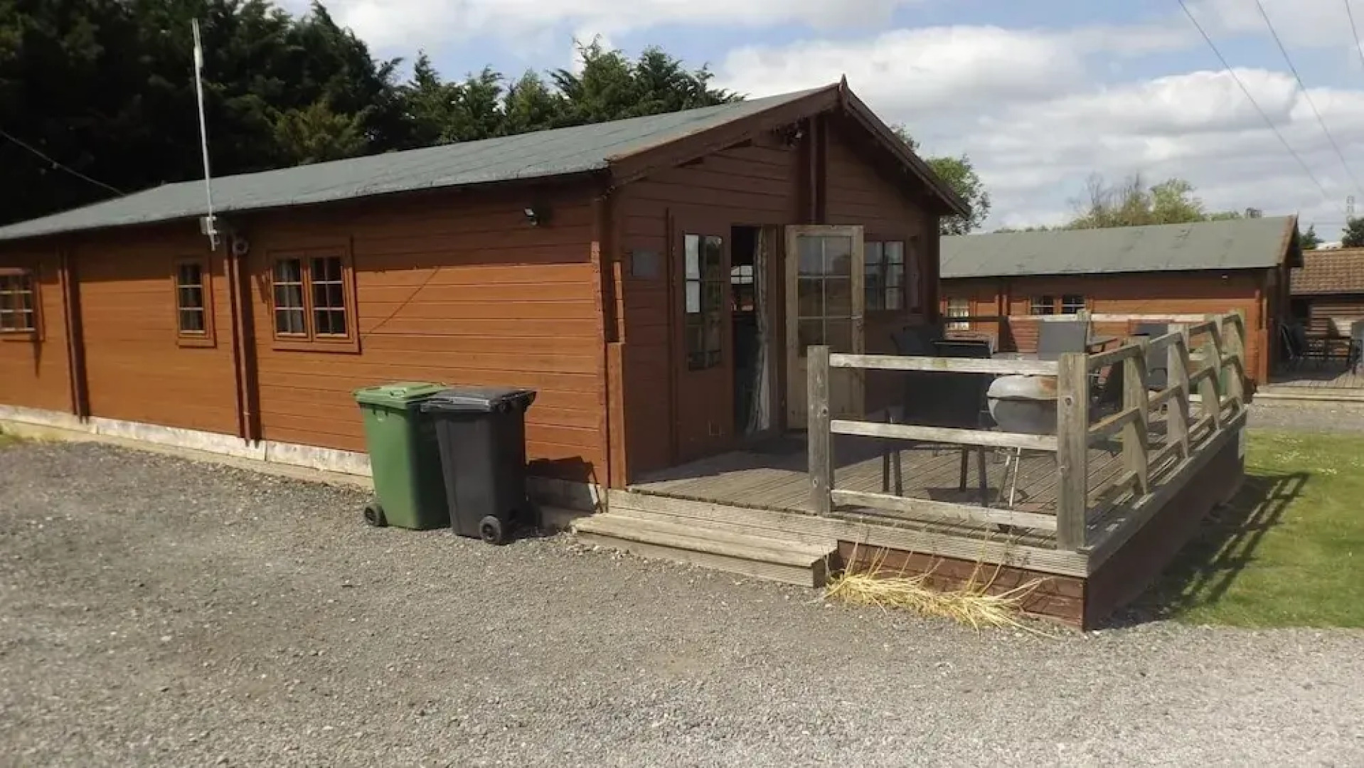 Spacious 3 Bedroom Cabin at Avonvale Holiday Lodge