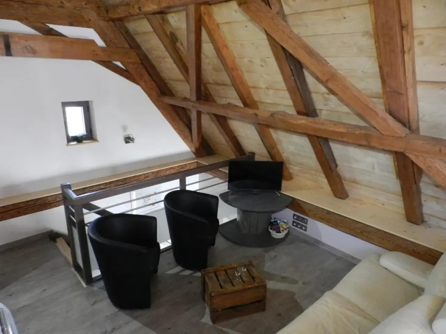 Gîte autonome, La grange a foin, piscine !