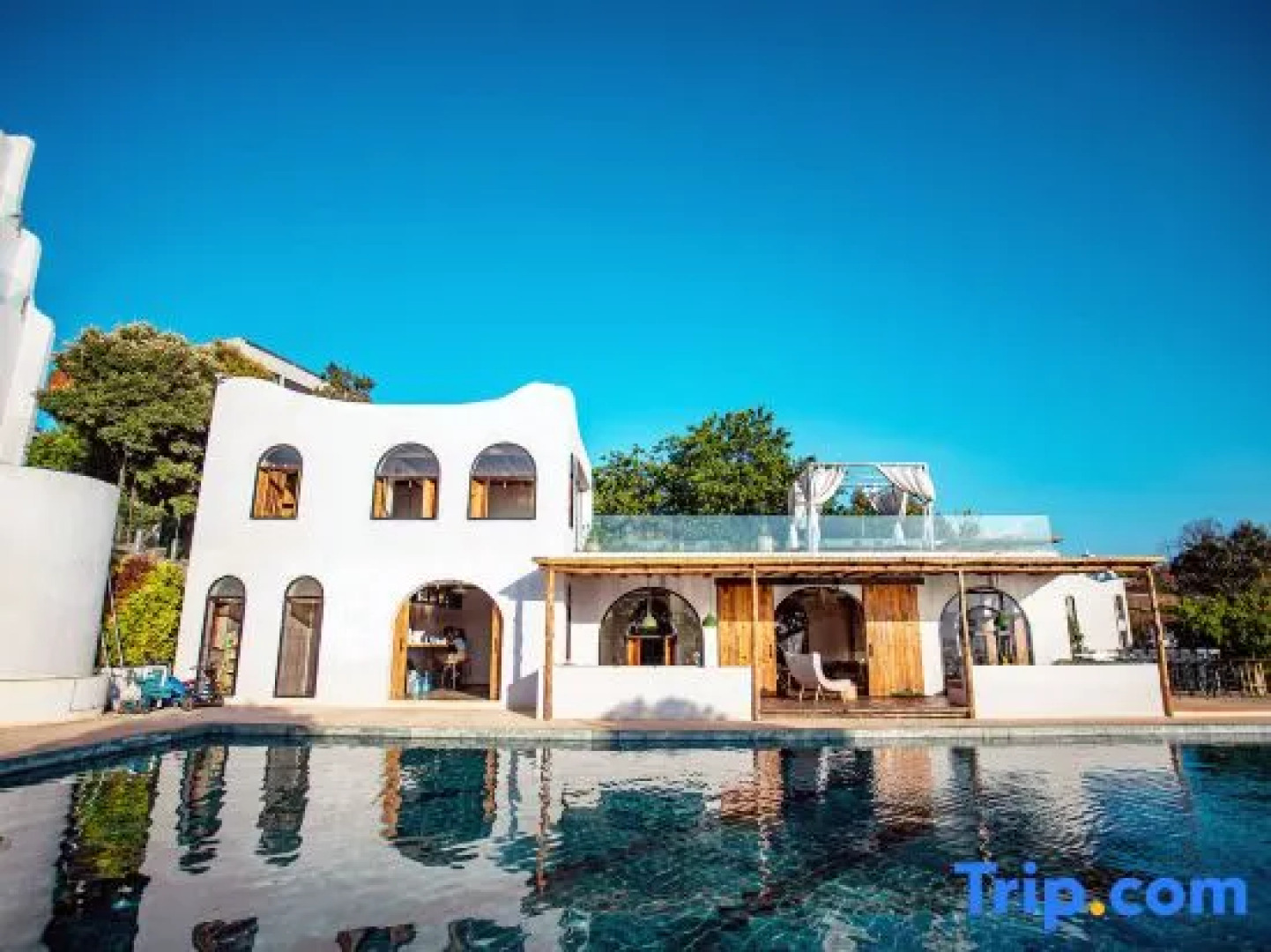 Rousseau homestay in Fuxian Lake