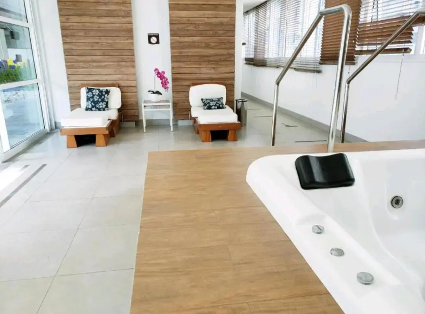 Santos Unlimited 2 Dormitórios, 32o andar com vista Mar!