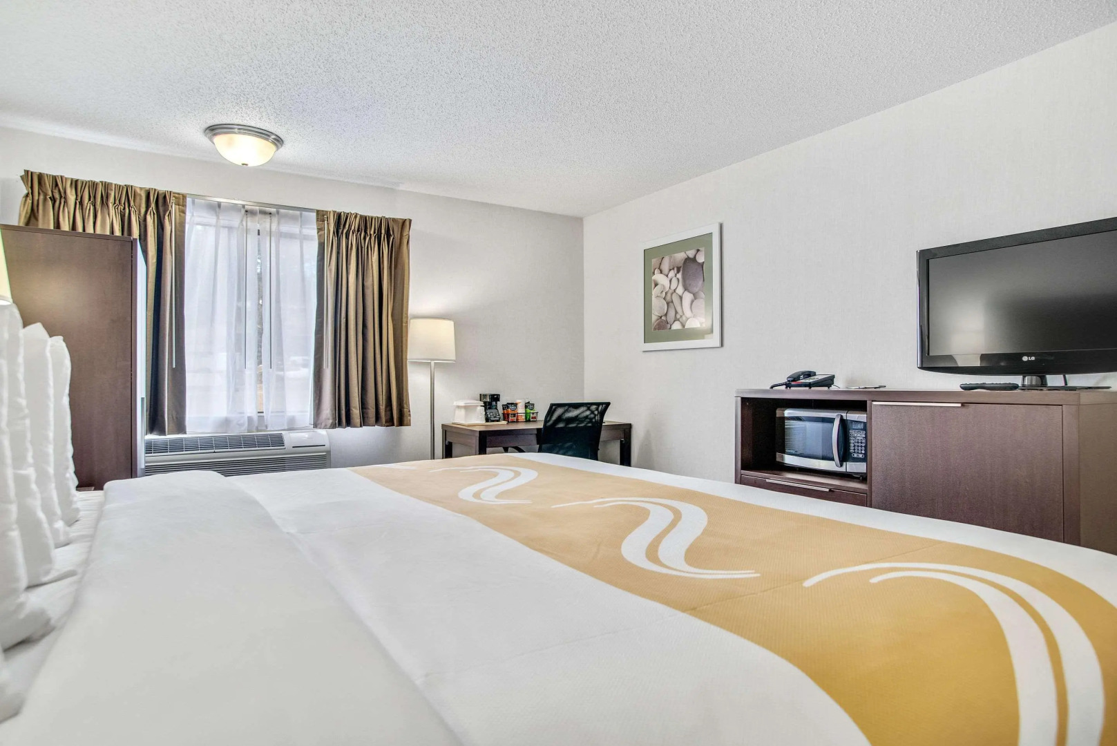 EverSpring Inn & Suites