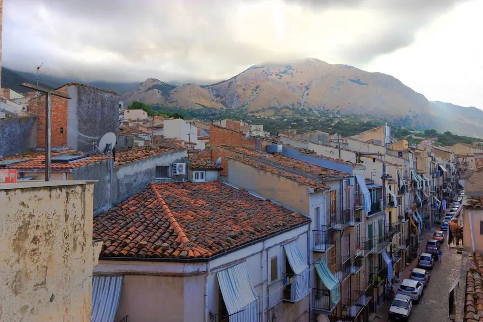 Studio in Castelbuono, With Wonderful City View, Balcony and Wifi