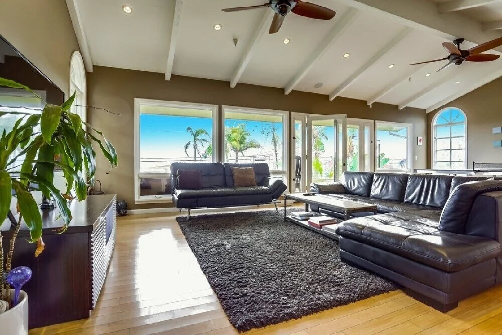 Grandview 3 Bedrooms 2.5 Bathrooms Home