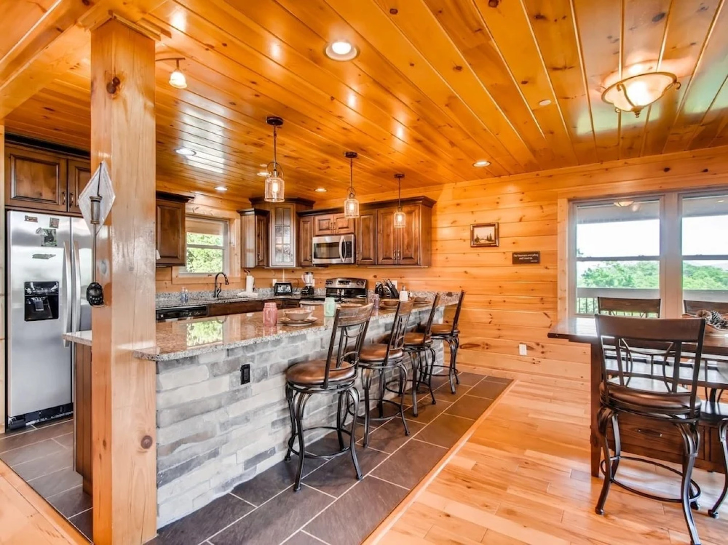 Vista di Cielo 4 Bedrooms 4.5 Bathrooms Cabin