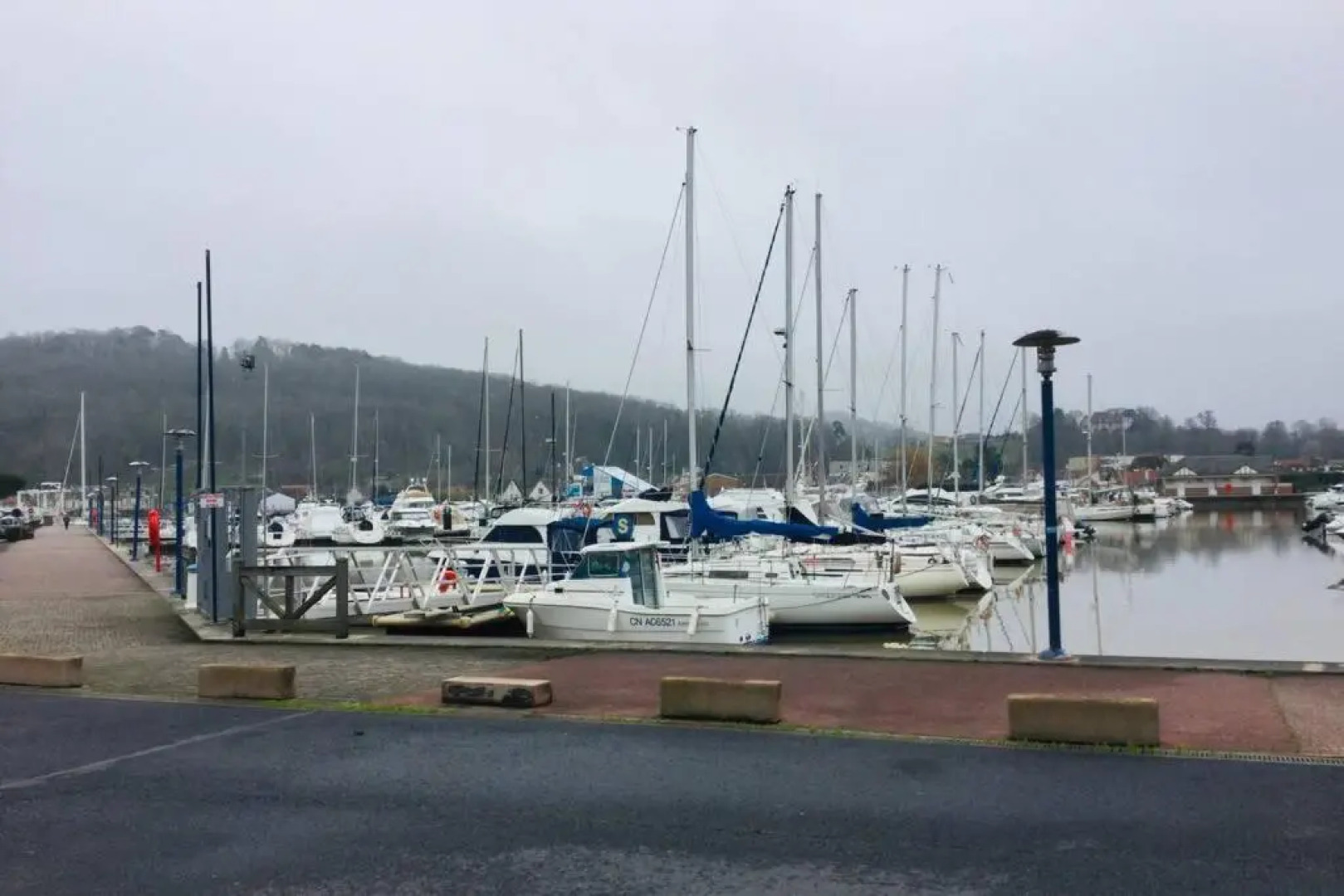 Appartement rez-de- chaussée sur le port wi-fi 4G