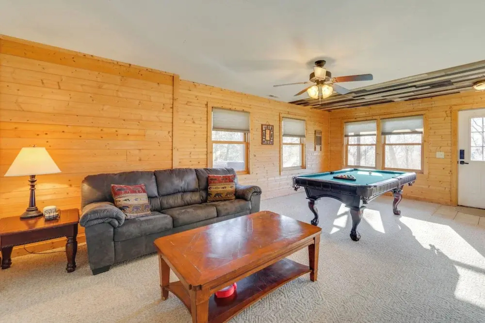 Luxury Mountain Cabin With Hot Tub & Pool Table!