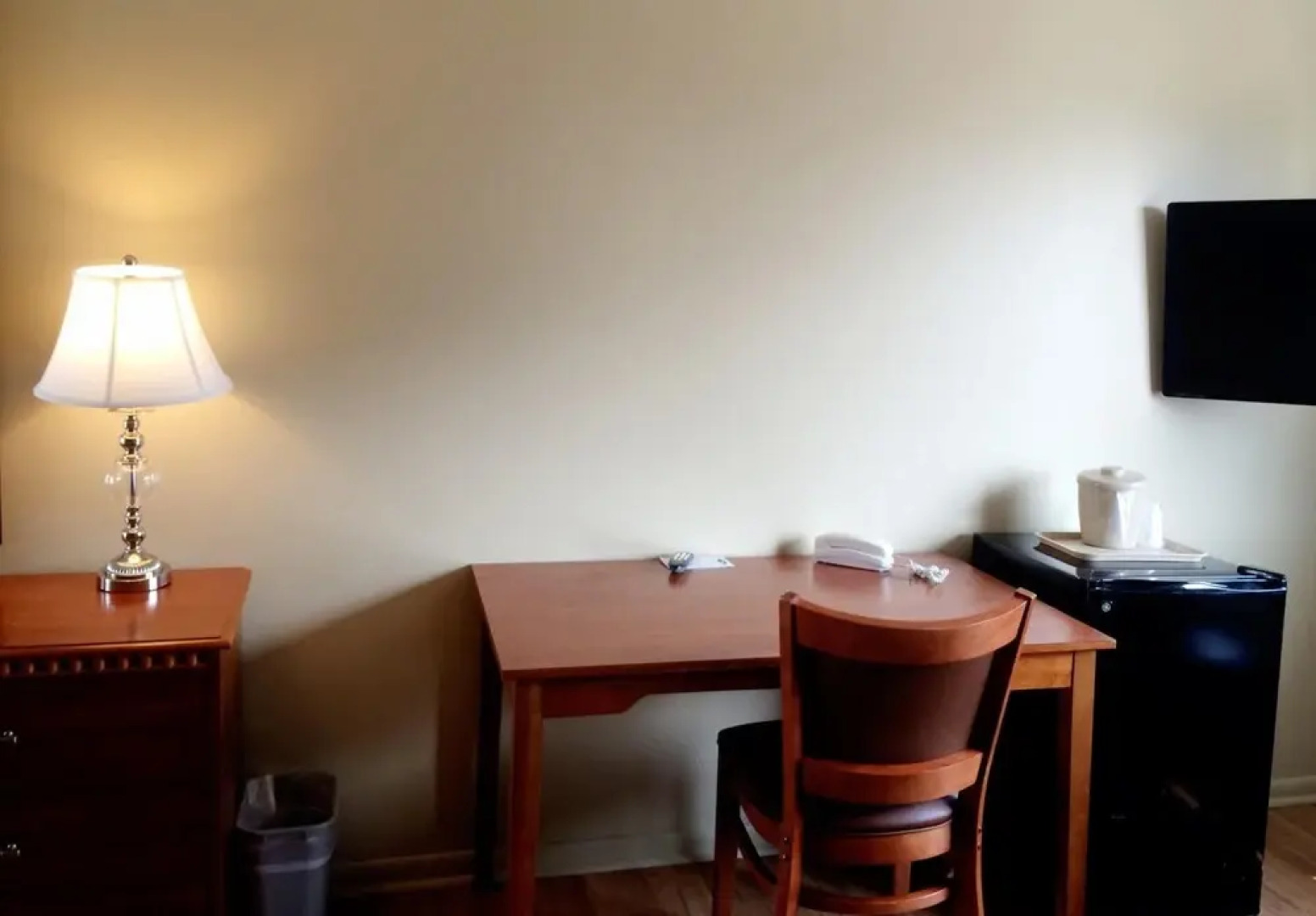 Sand Pebble Motor Lodge