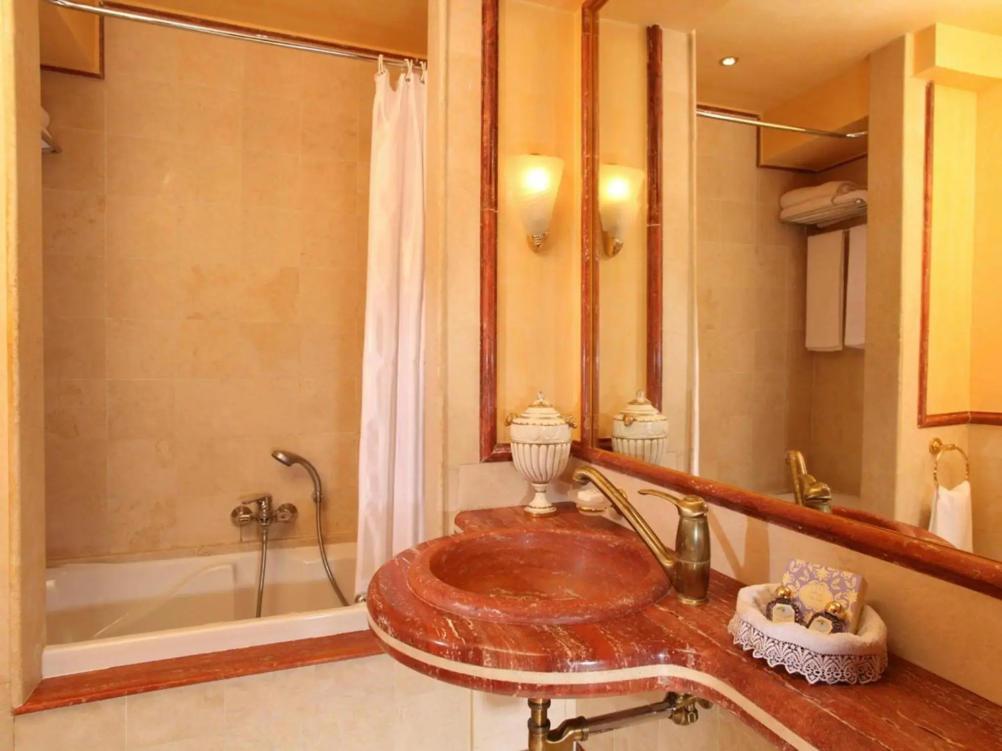 Holiday Inn Express & Suites Willows by IHG