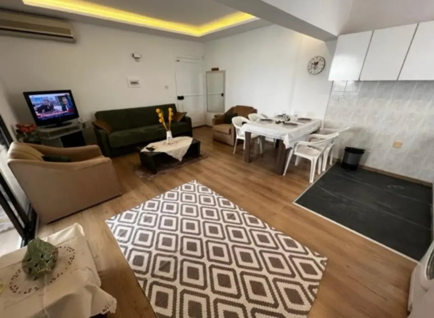 Girne Center 3 rooms 150 m to Beach