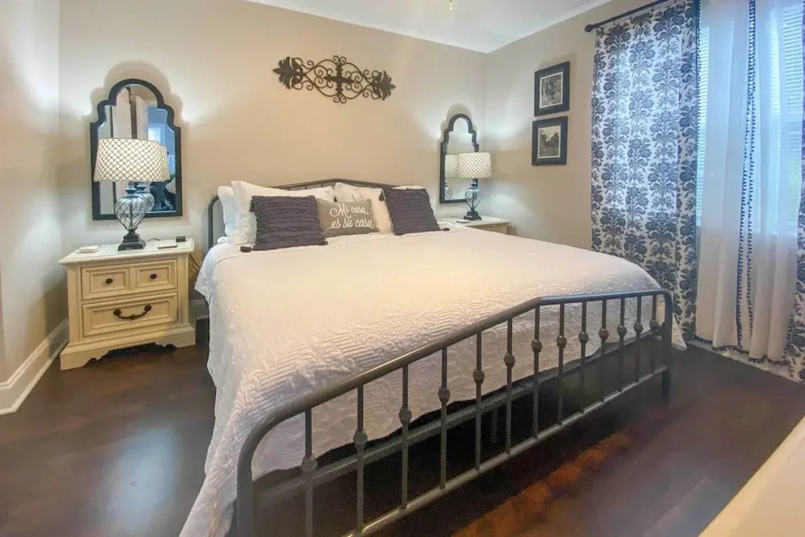 Pet-friendly A-frame Retreat Near Dtwn + Beaches!