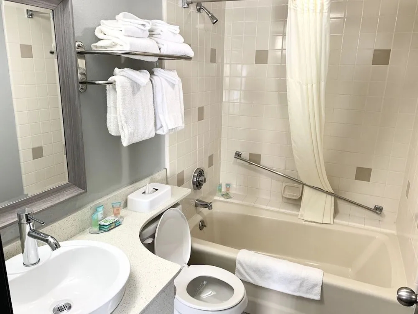 Elwood Hotel & Suites
