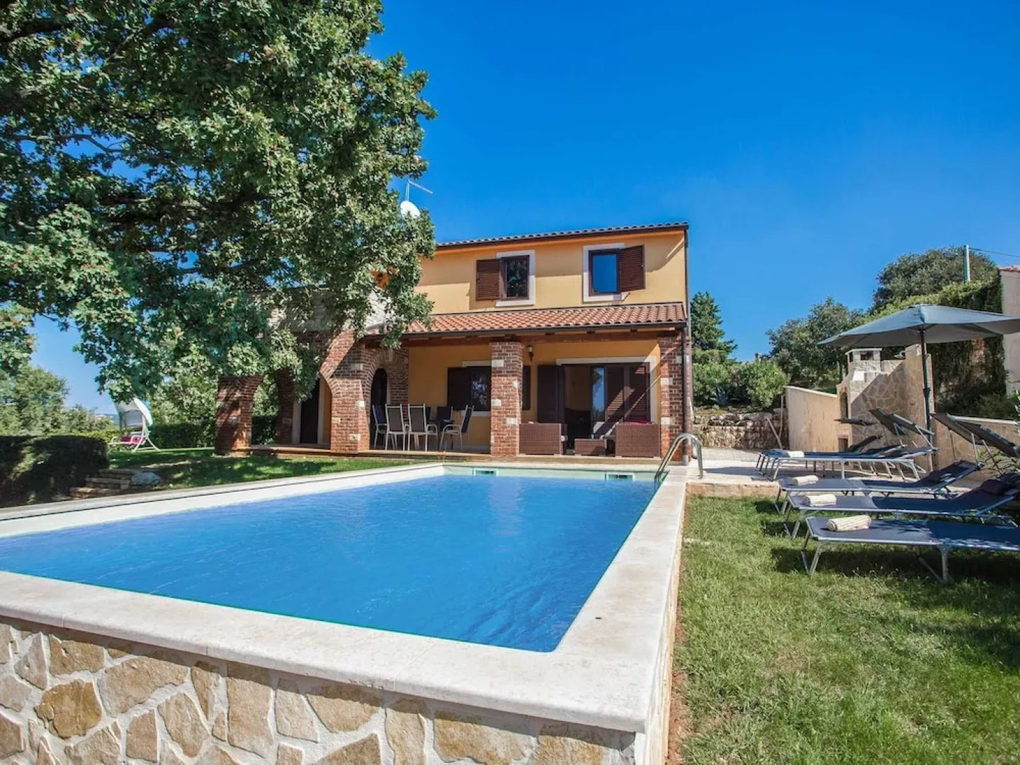 Adorable Holiday Home With Private Swimming Pool & Terrace