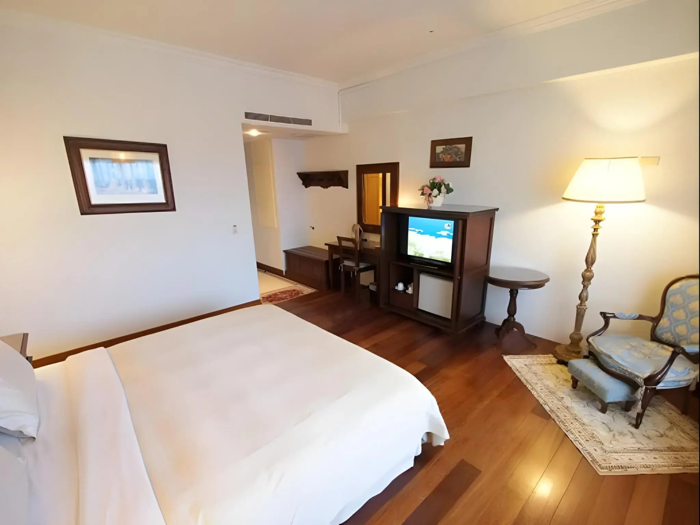 Shangrila Boutique Hotel