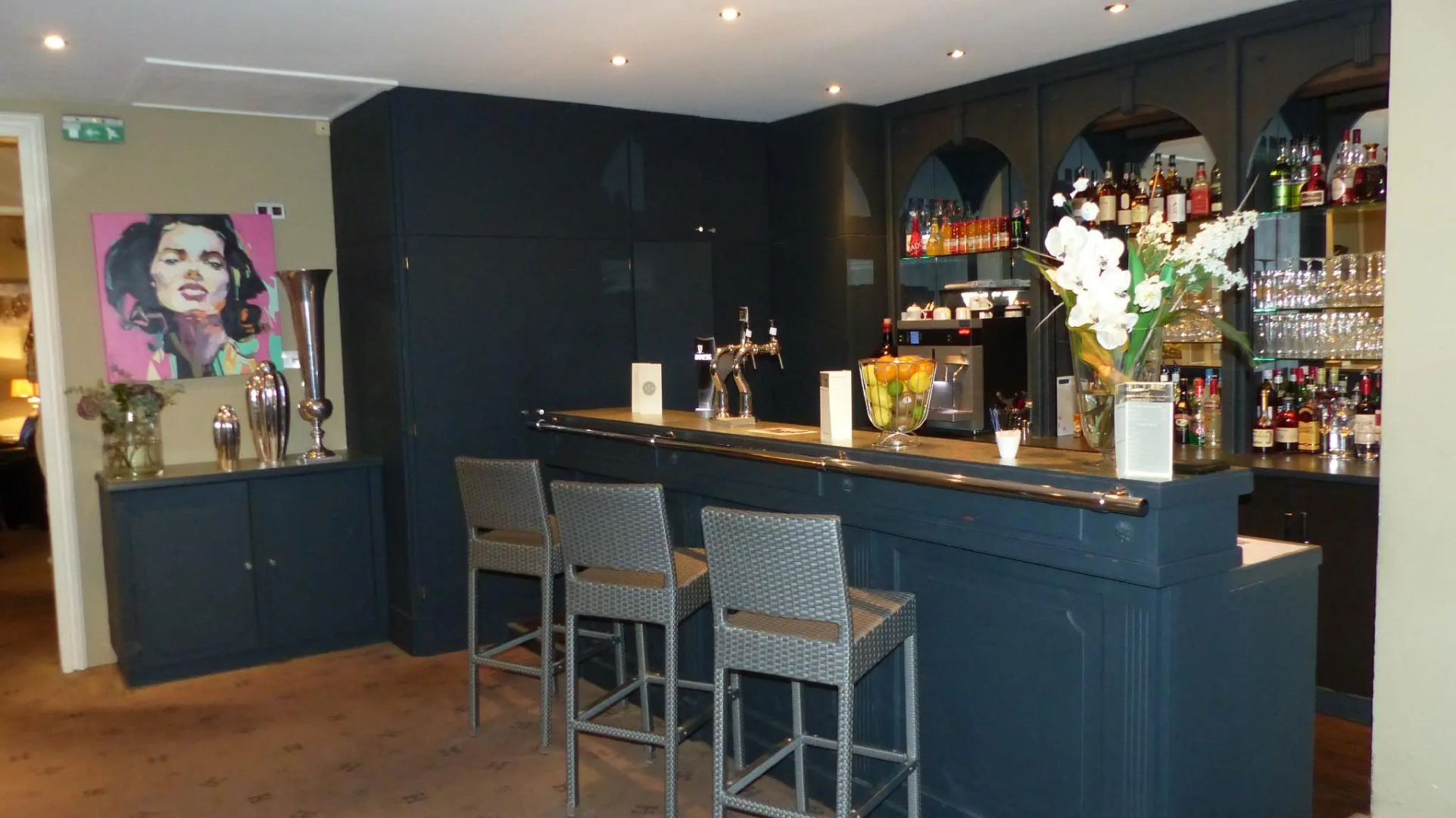 LE H - Hôtel & Restaurant