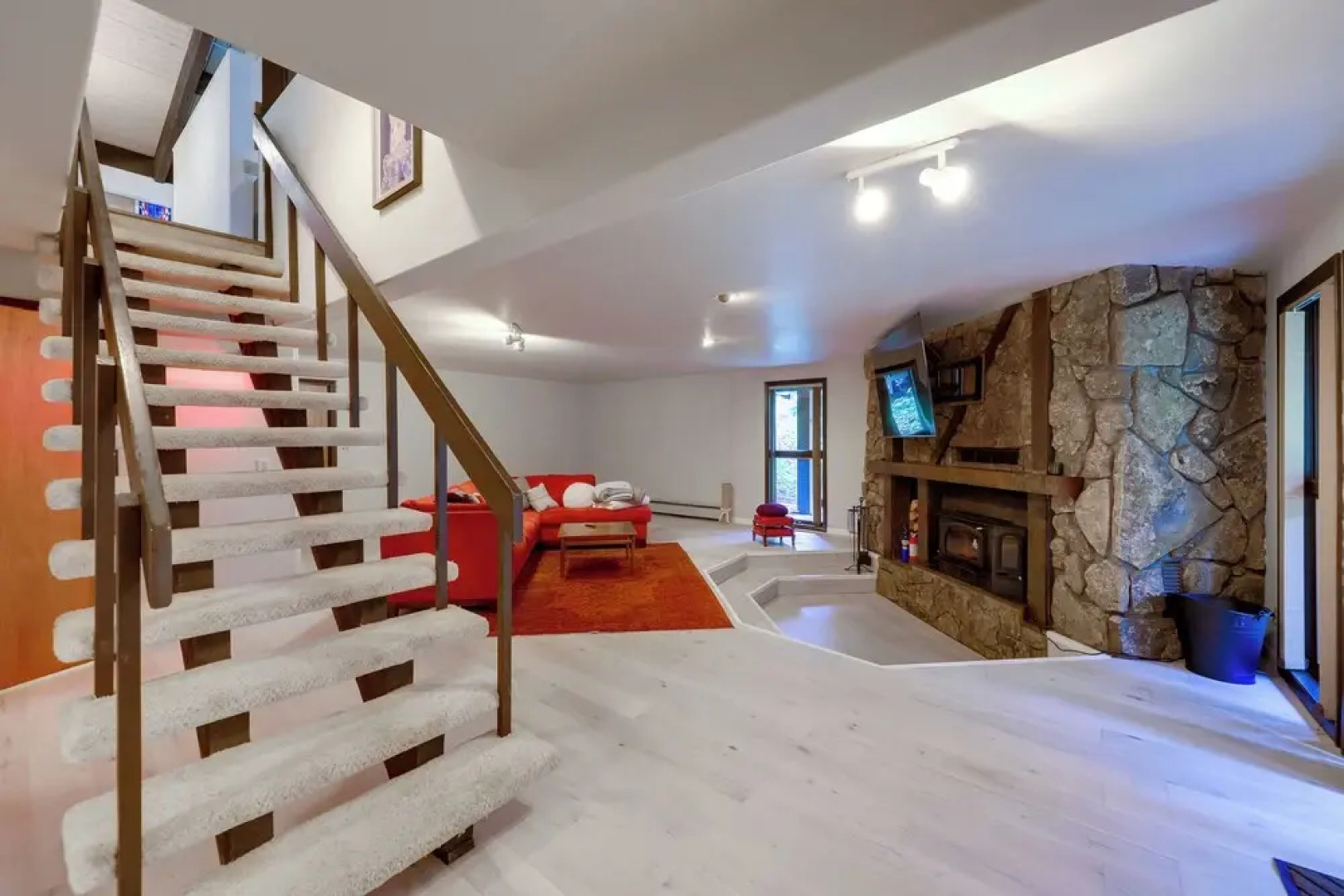 Mid-century Cabin: Creekside, Easy Access to I-70