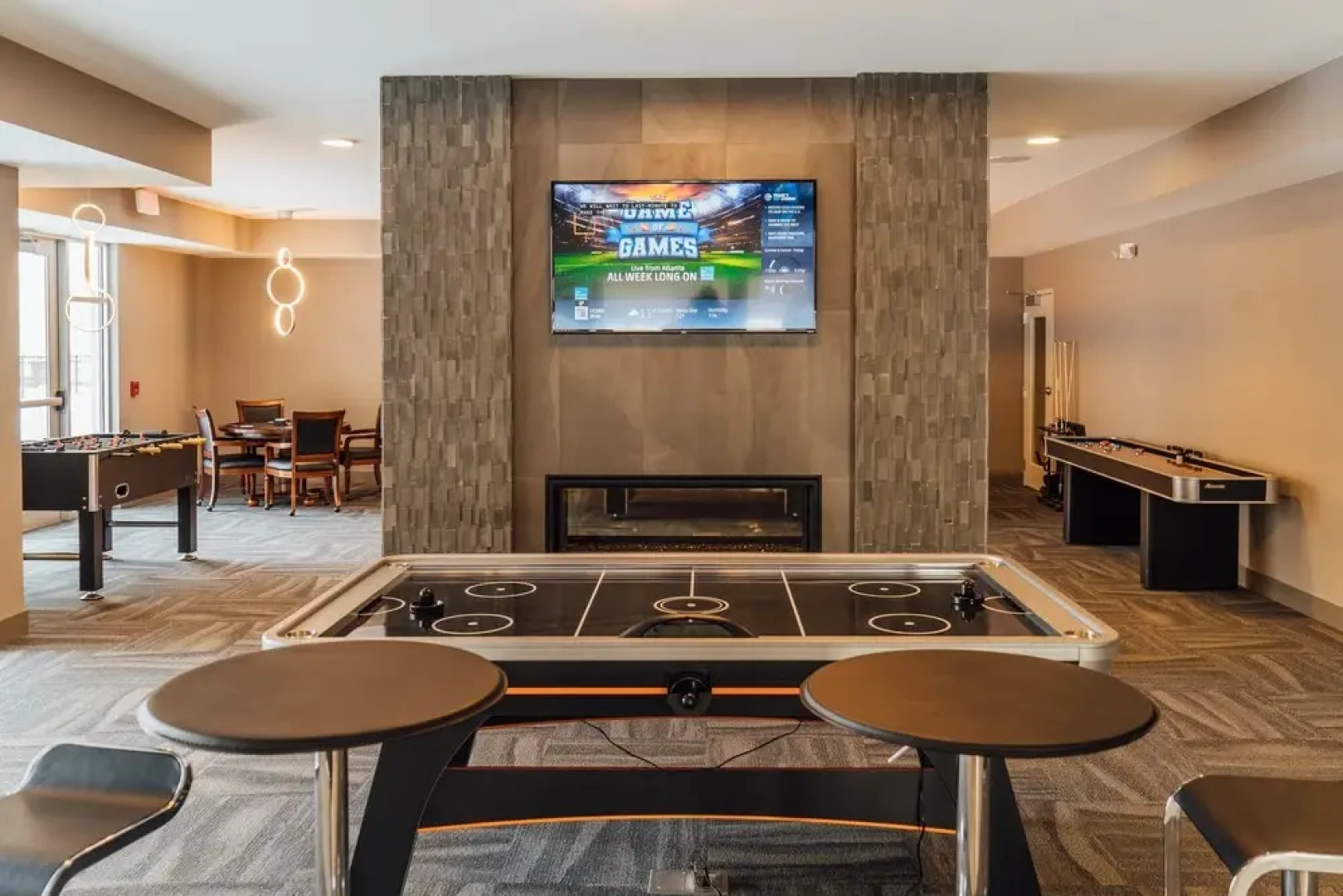 Bright Stylish 2BR Apt in Oak Brook