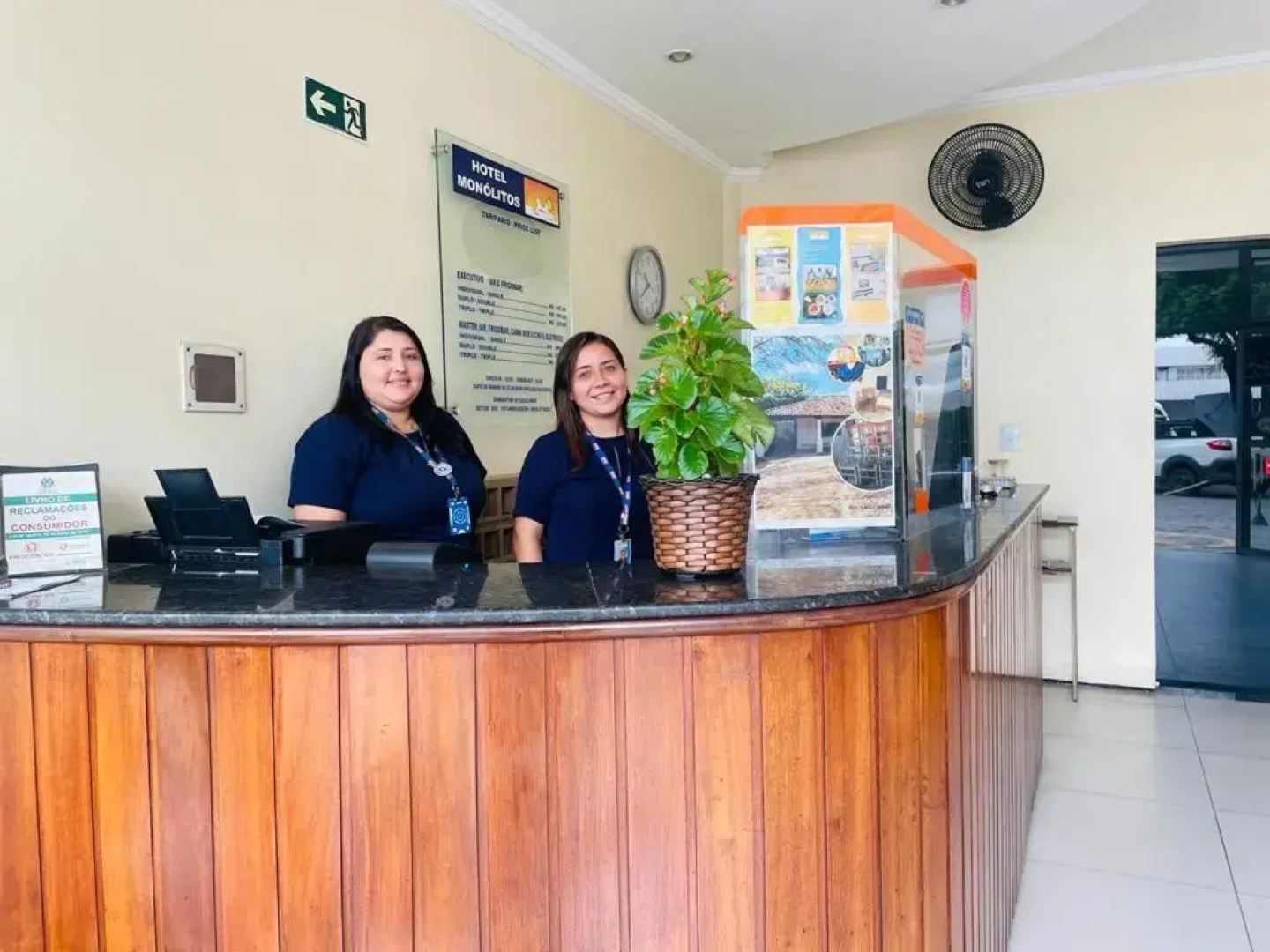 Hotel Monólitos