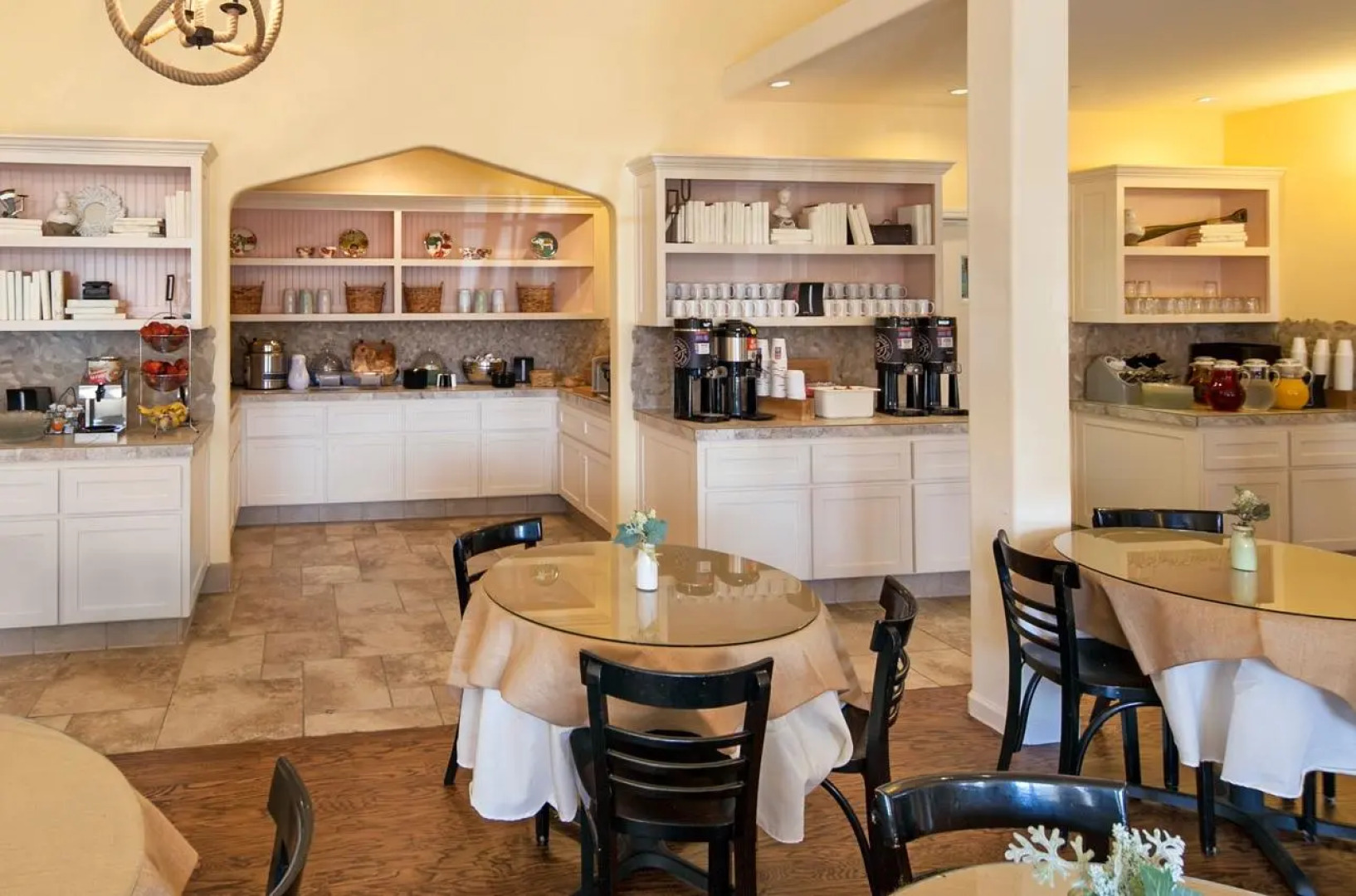 Cottage Inn By The Sea