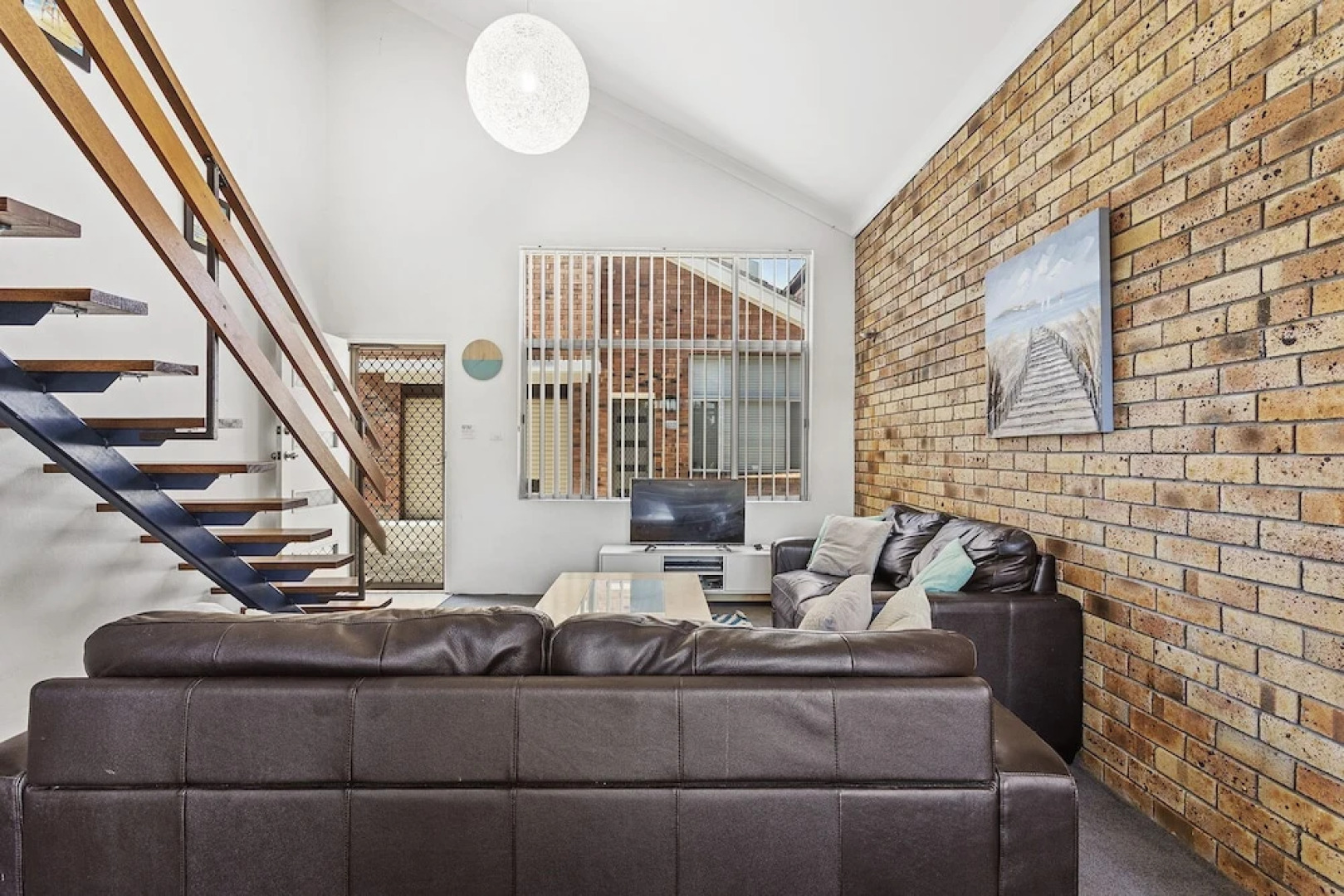 The Pines, 5/4 Messines Street