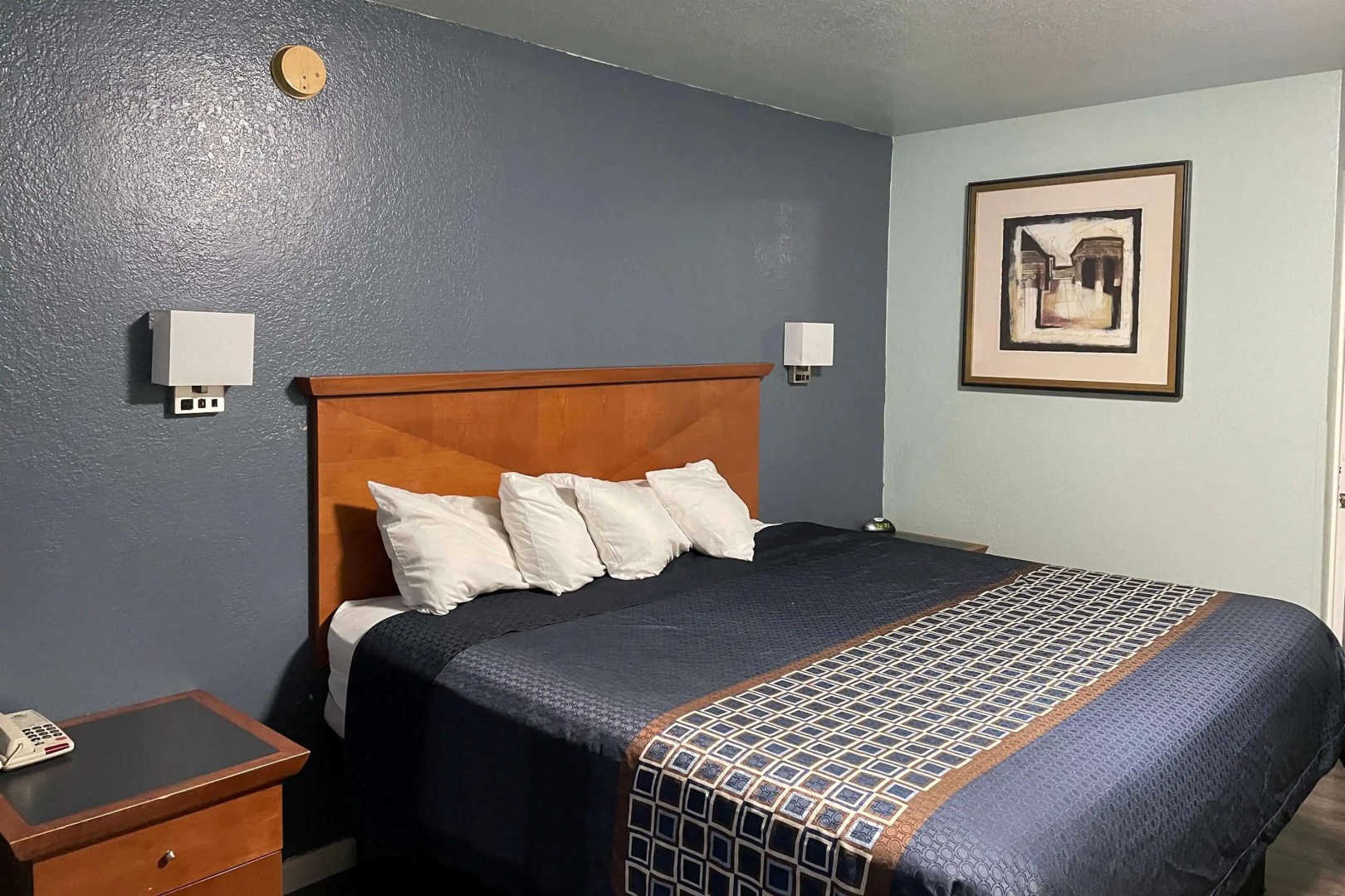 Days Inn by Wyndham Pratt