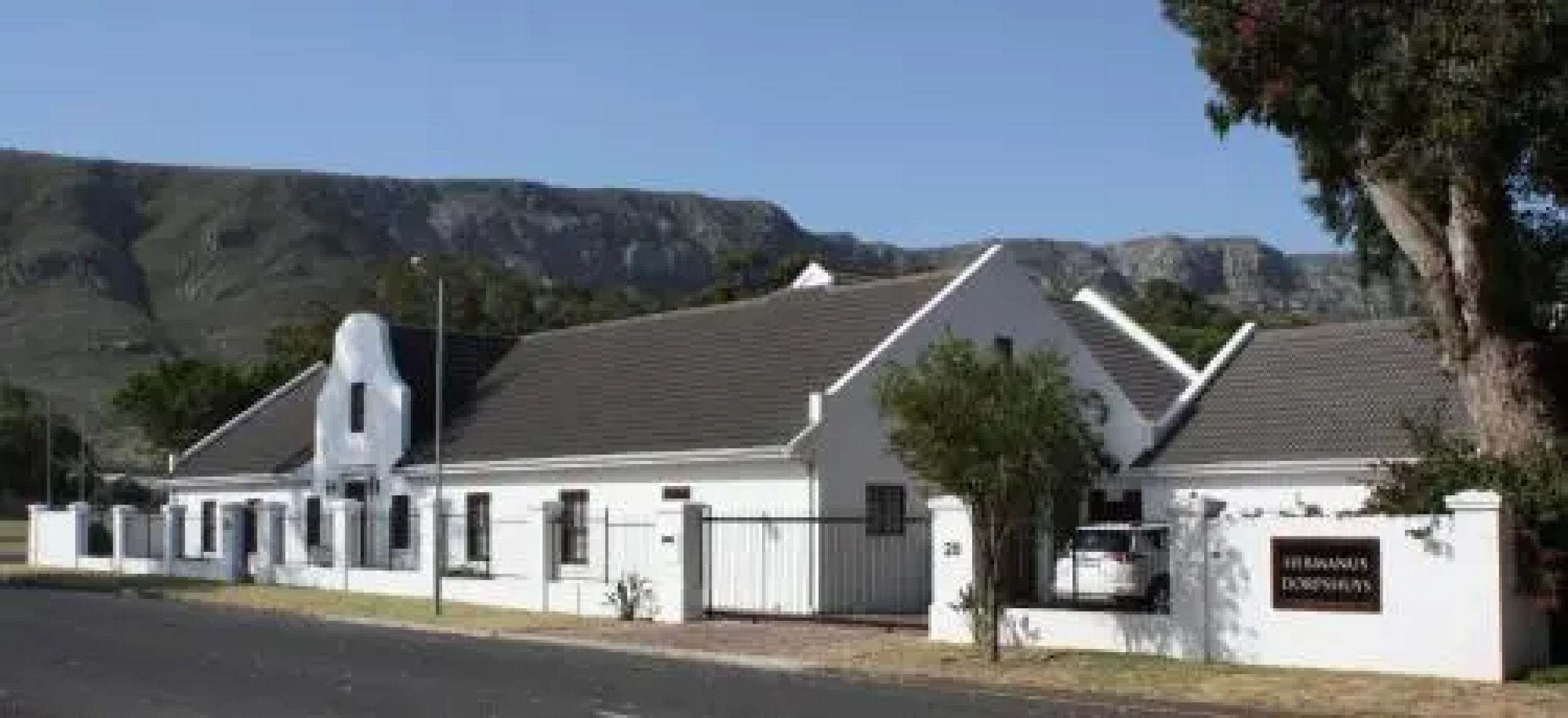Hermanus Dorpshuys Guesthouse