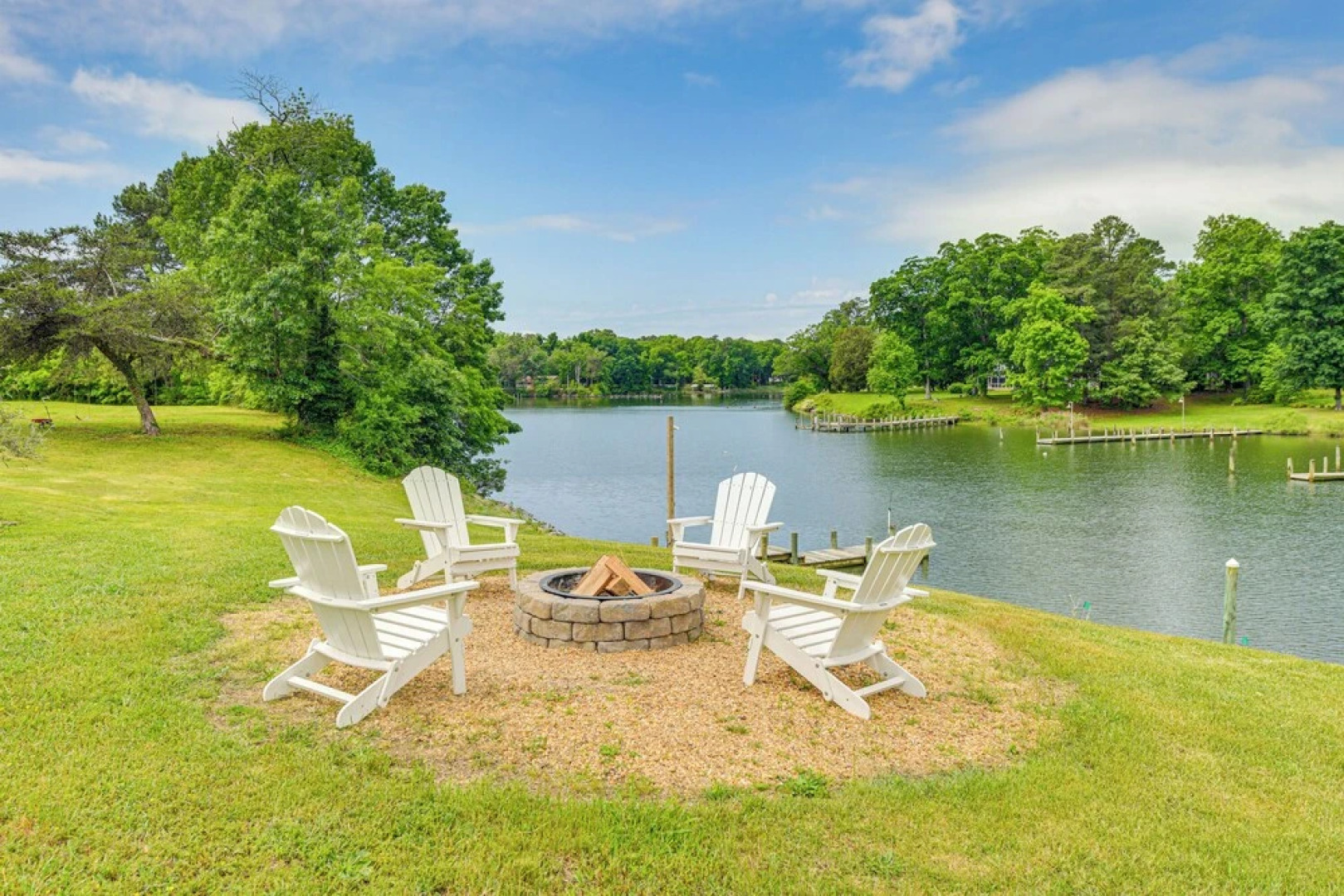Riverfront Virginia Home - Dock, Fire Pit & Kayaks