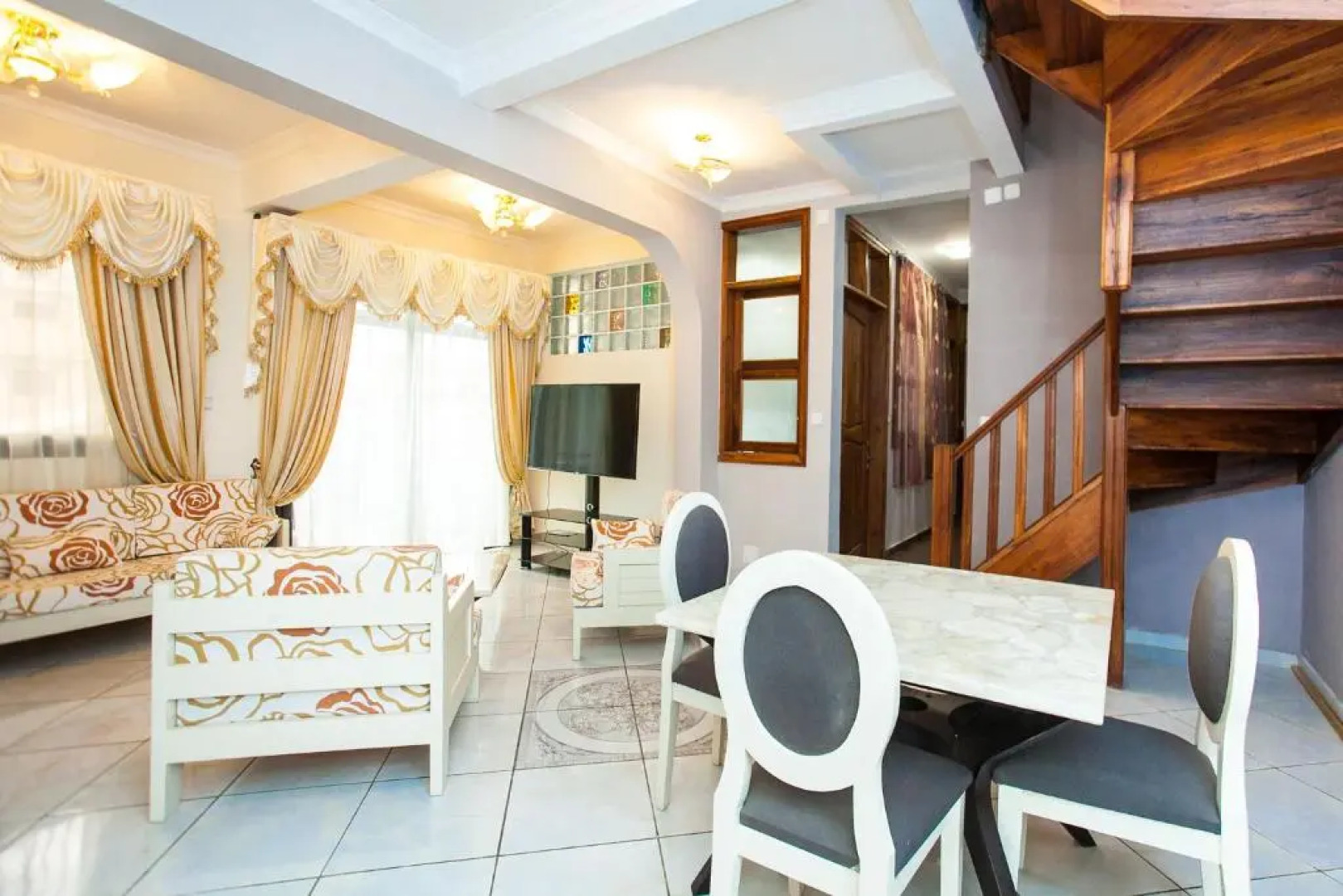 Oceanis Home & Voyages