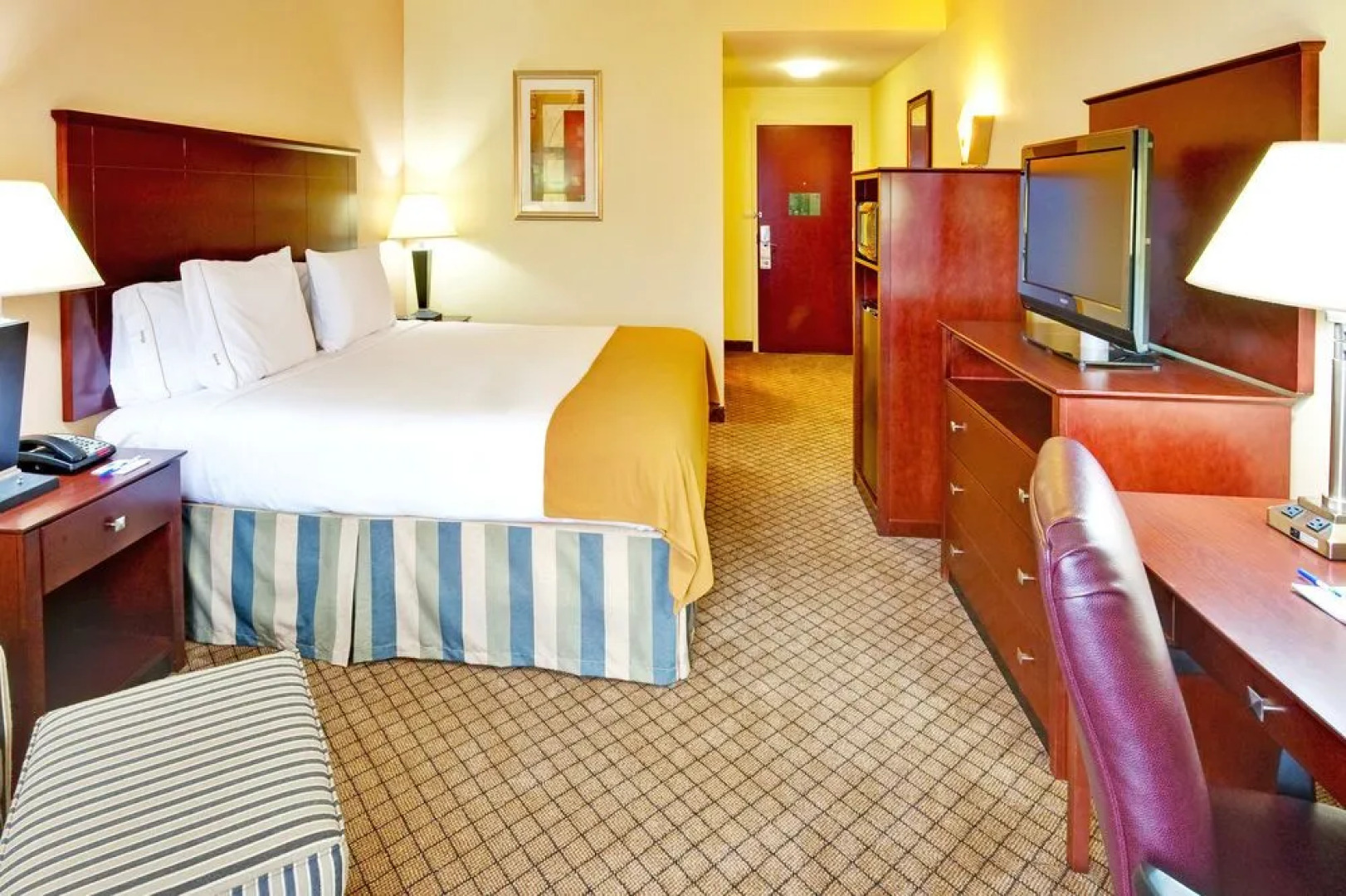 Holiday Inn Express Hotel & Suites Millington-Memphis Area