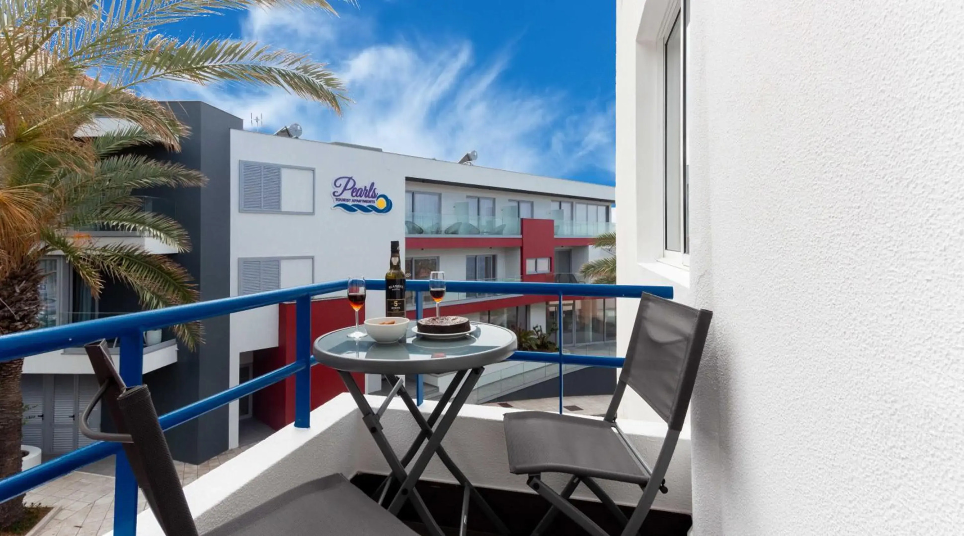 The Jolie Apartments - by the Ocean