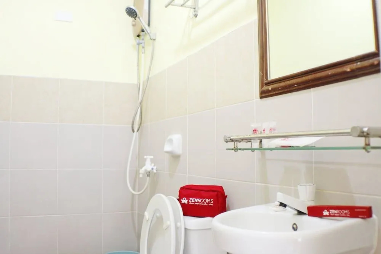 ZEN Rooms Greenfields Inn Bohol