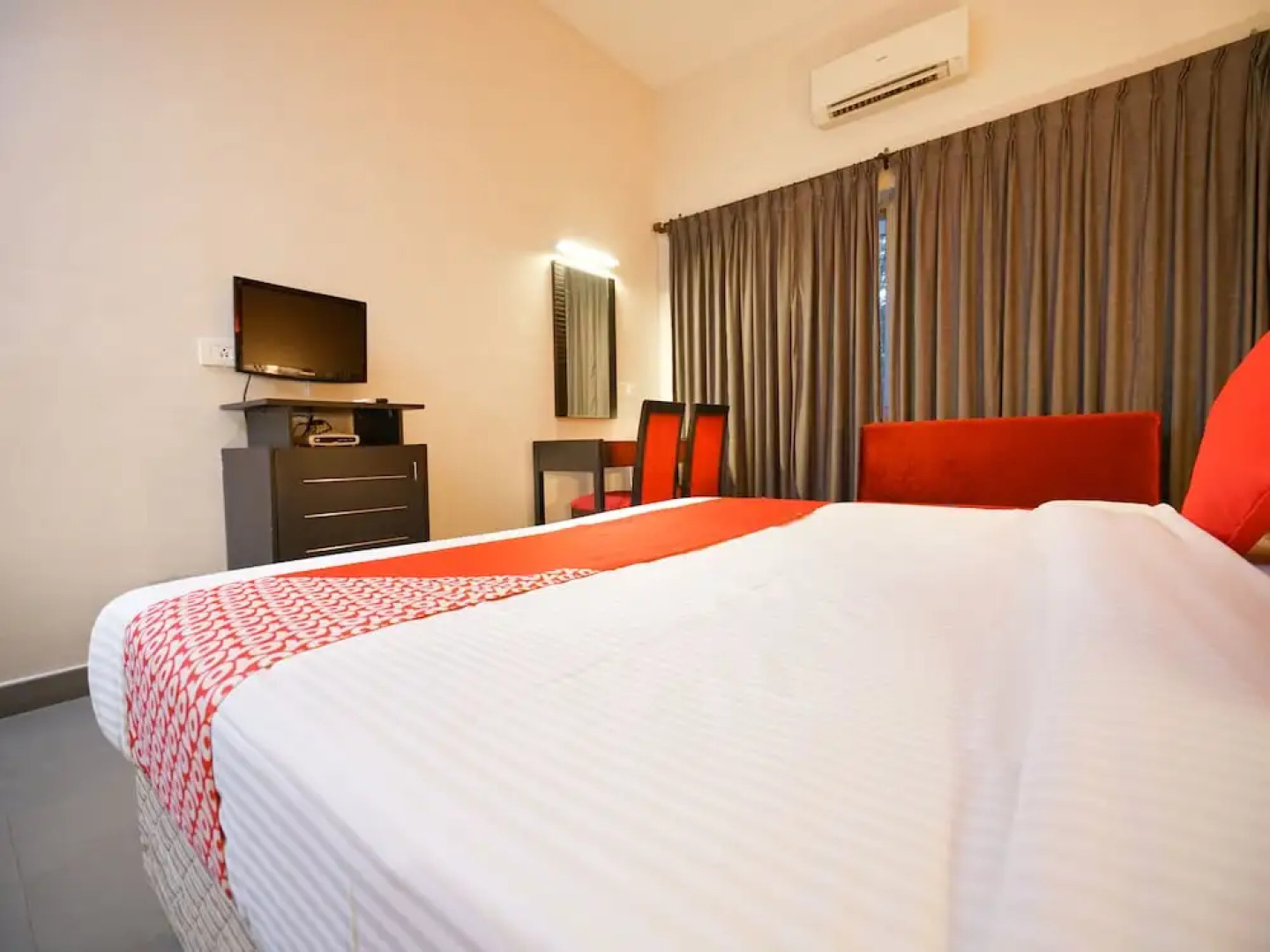 Mookkannoor Tourist Home by OYO Rooms