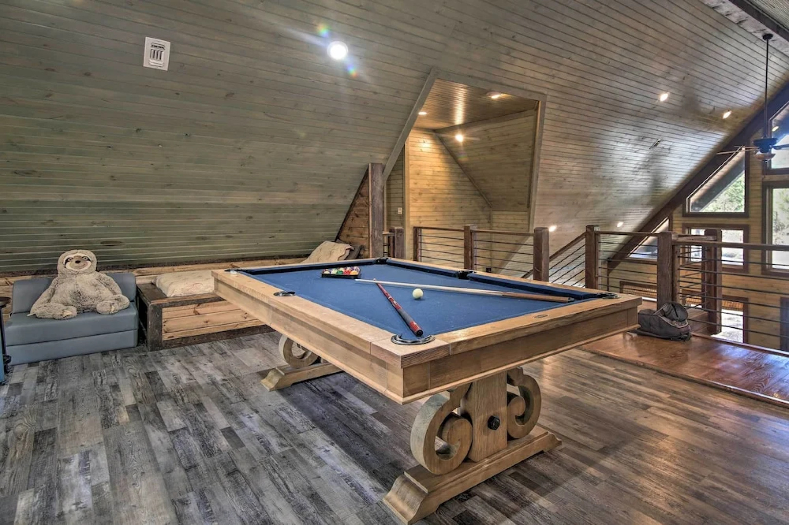 Stylish Broken Bow Cabin w/ Hot Tub + Fire Pit!