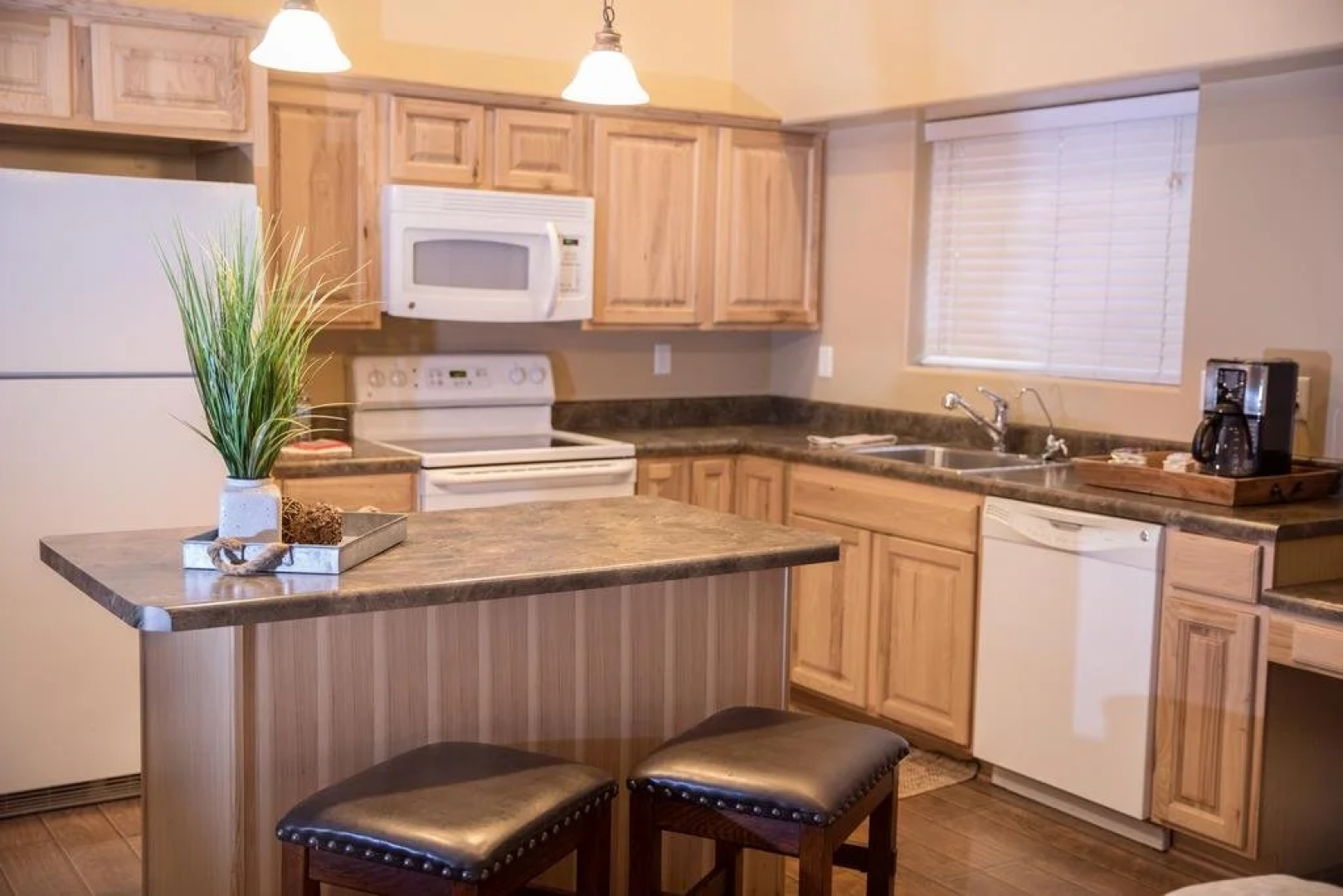 Primrose Inn & Suites