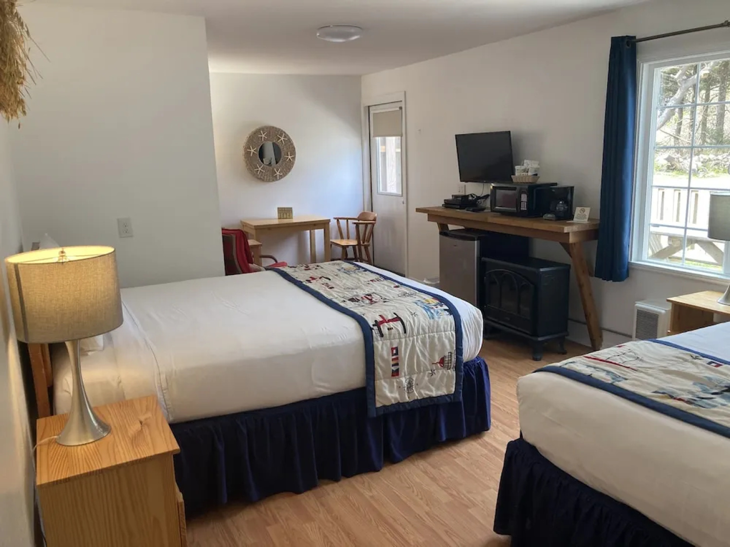 Tillicum Beach Motel (Deane's Oceanfront Lodge)