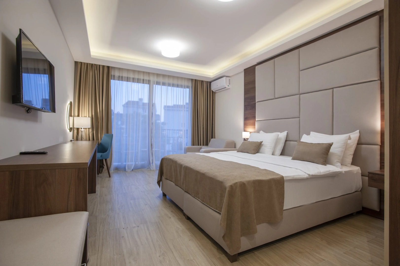 Отель Twelve by Aycon