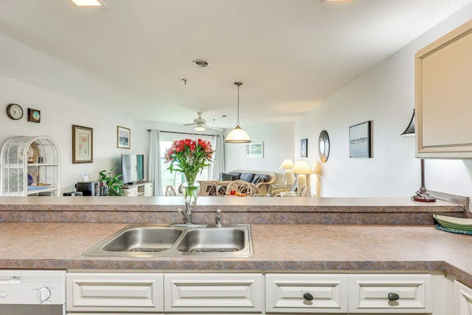 Oak Island Beachfront Condo w/ Community Pool