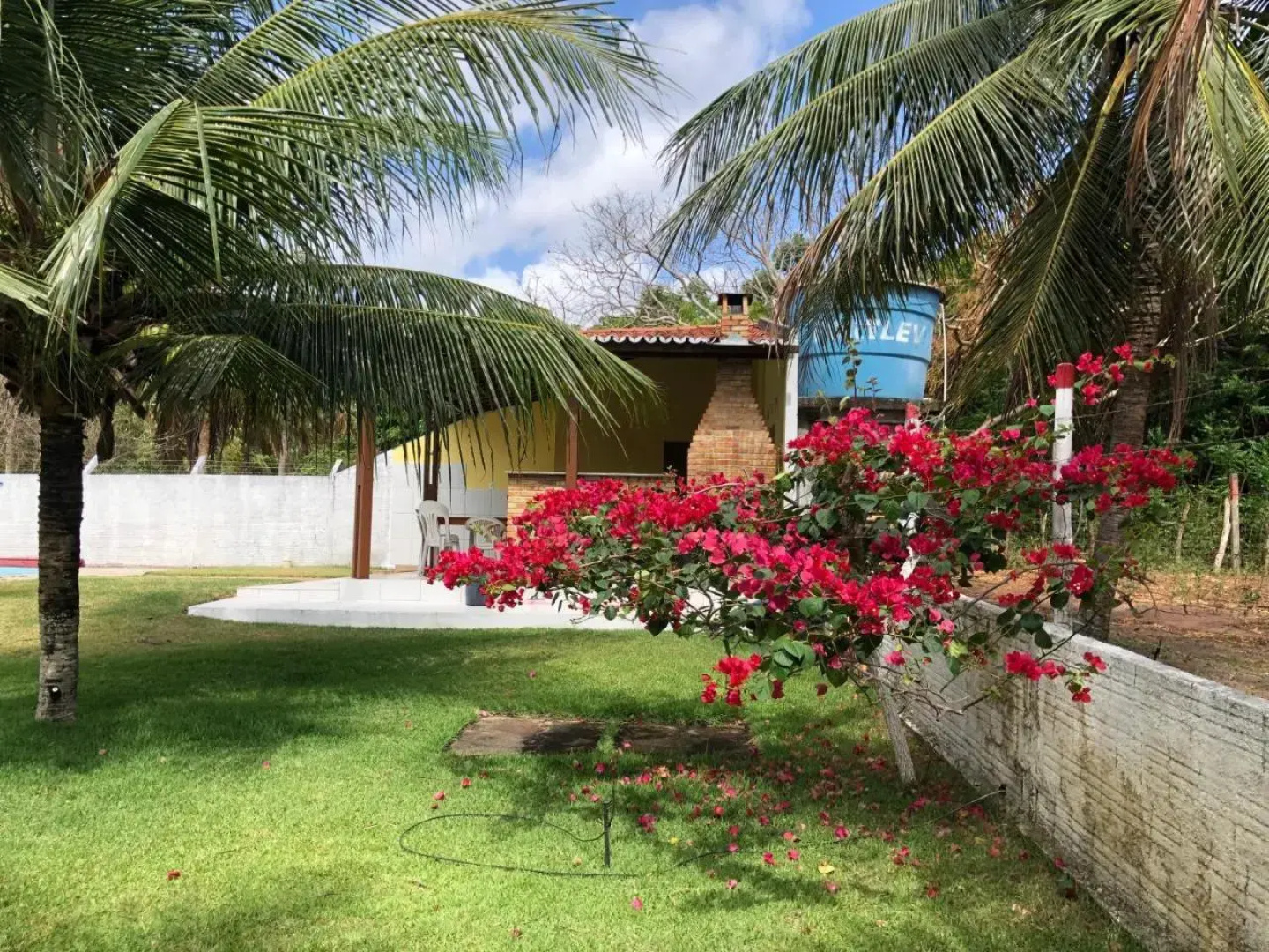 Casa de 4 quartos á 6Km da praia de Lagoinha-ce