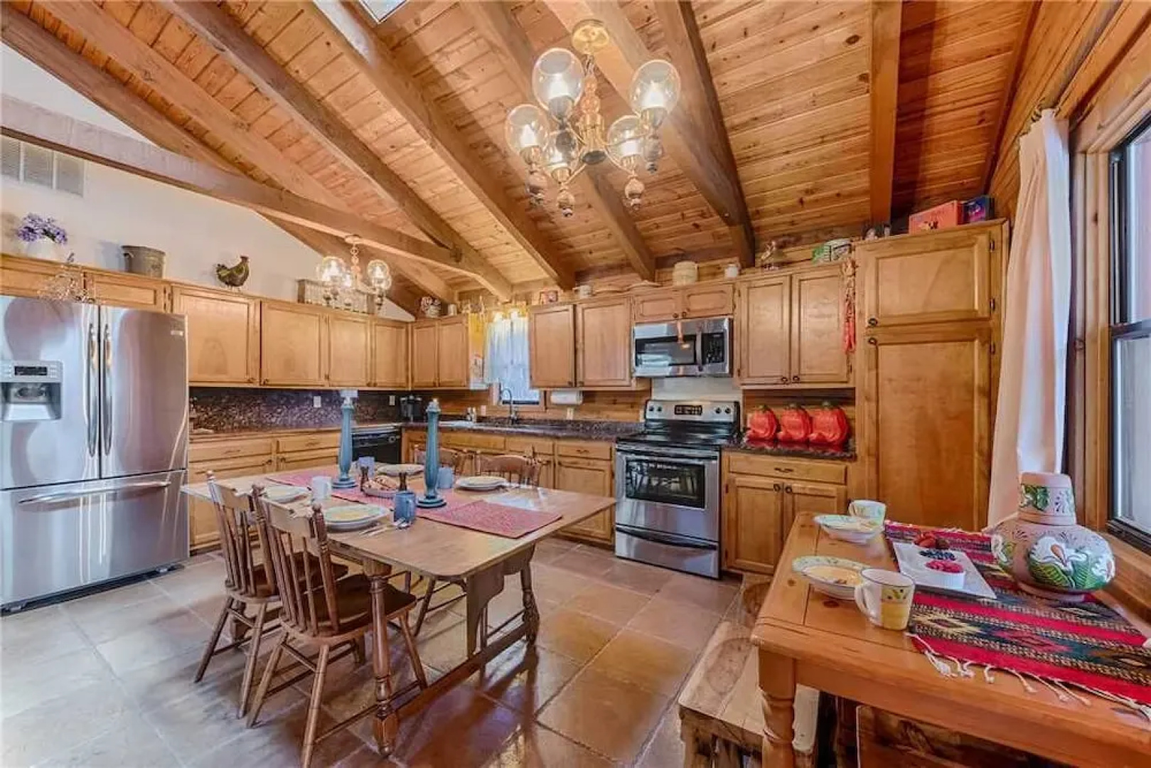 Lincoln Log Cabin - Three Bedroom Cabin with Hot Tub