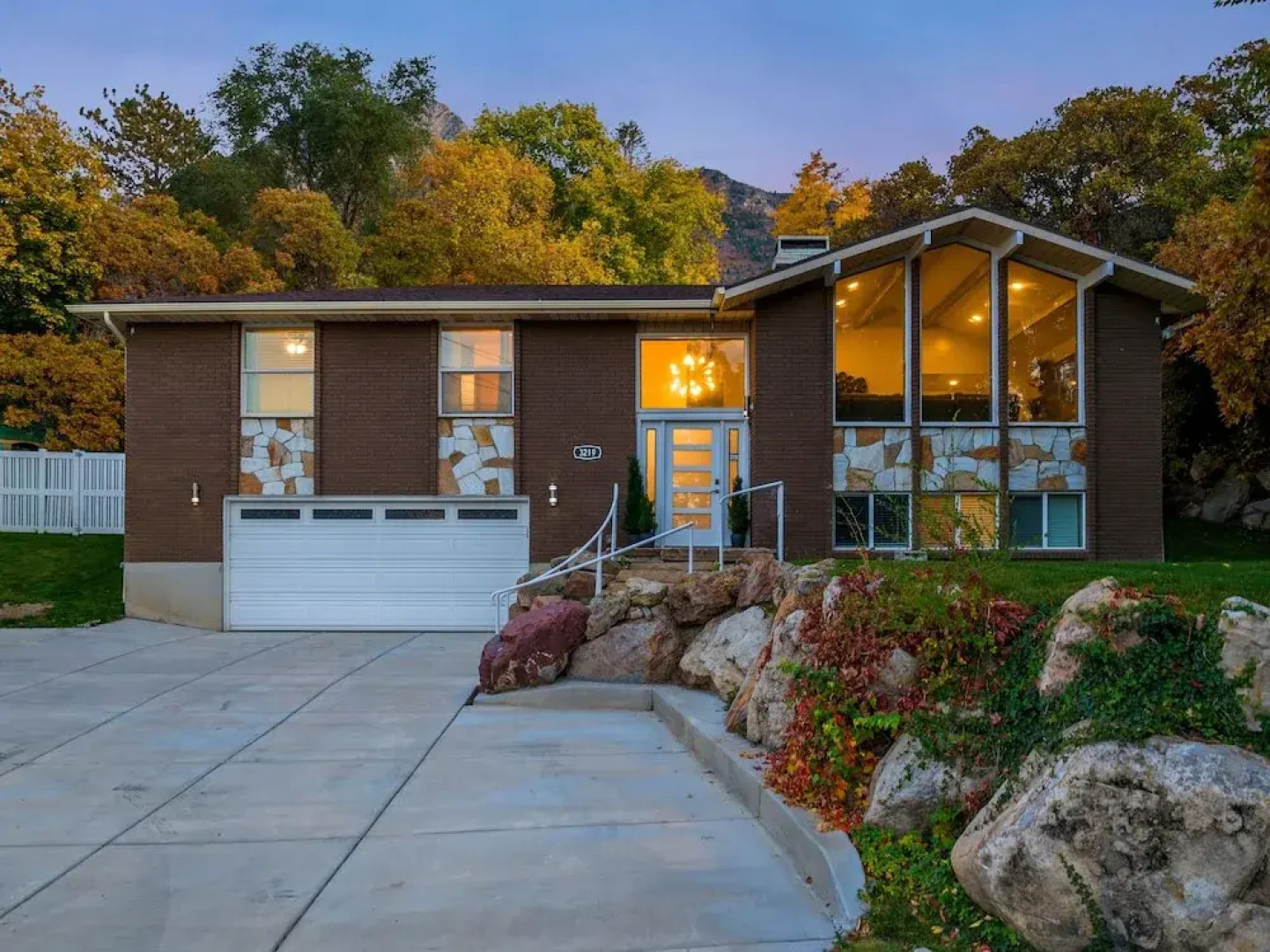 Ski Lover's Paradise: 7br Villa Near Top Resorts 7 Bedroom Home by RedAwning