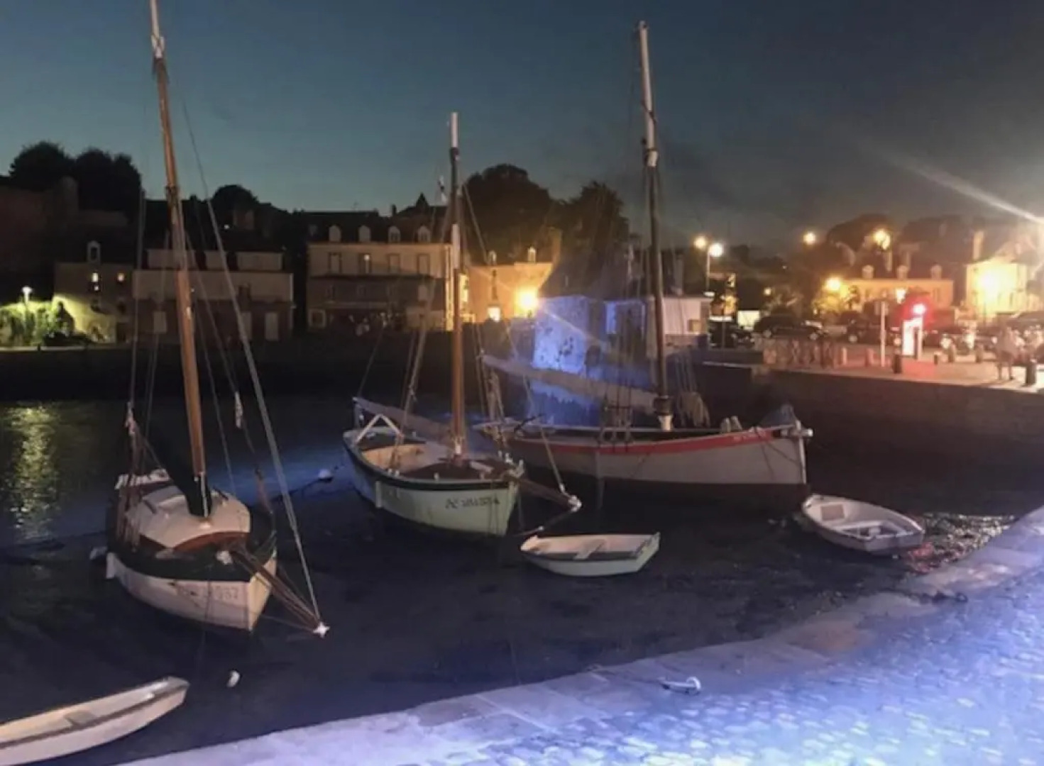 IDÉAL- En plein milieu du PORT de ST GOUSTAN à AURAY- Grand T2 - 50M2 -Belle Terrasse