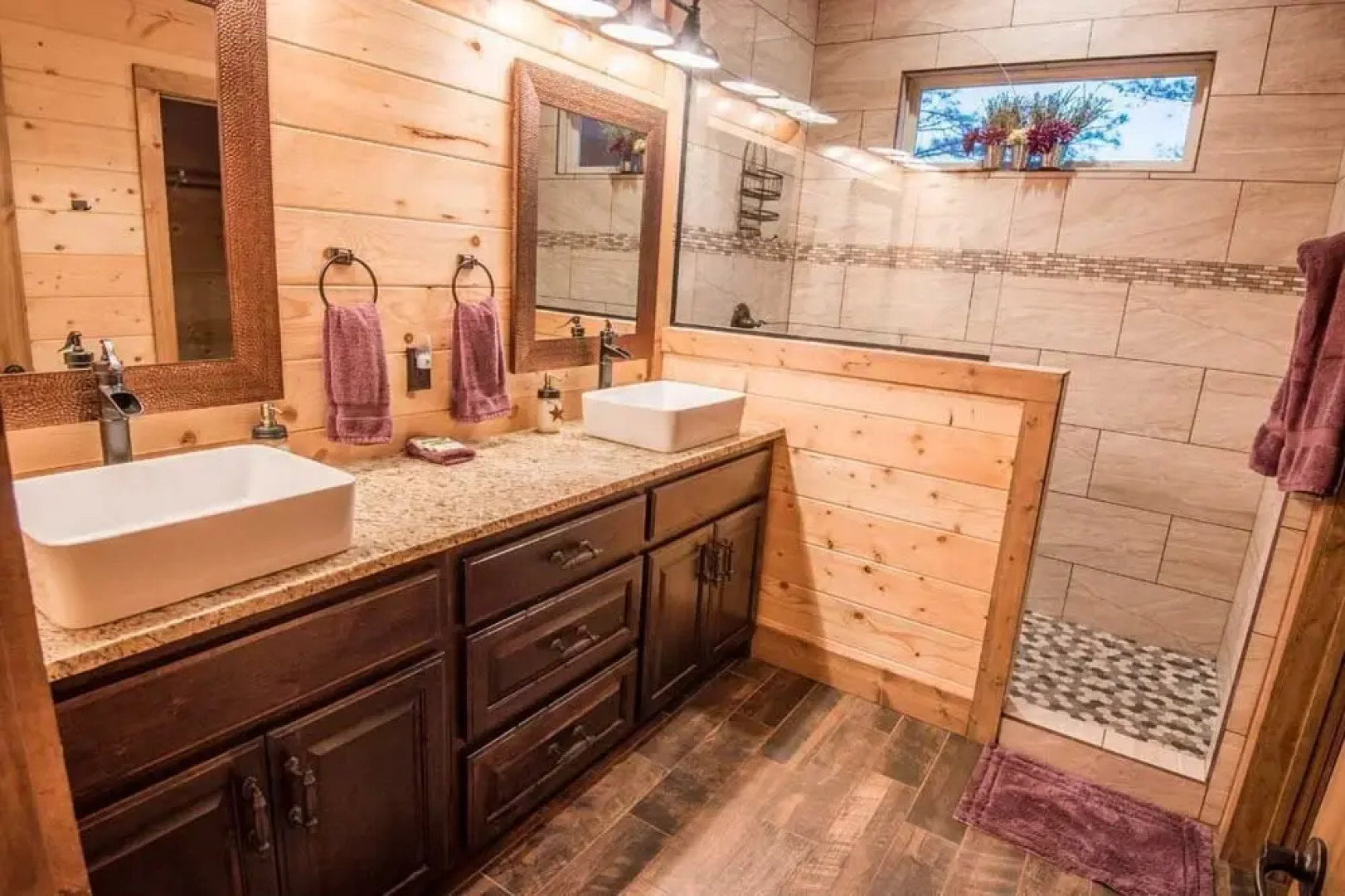 Stars On The Water Lodge - 4 Br Cabin