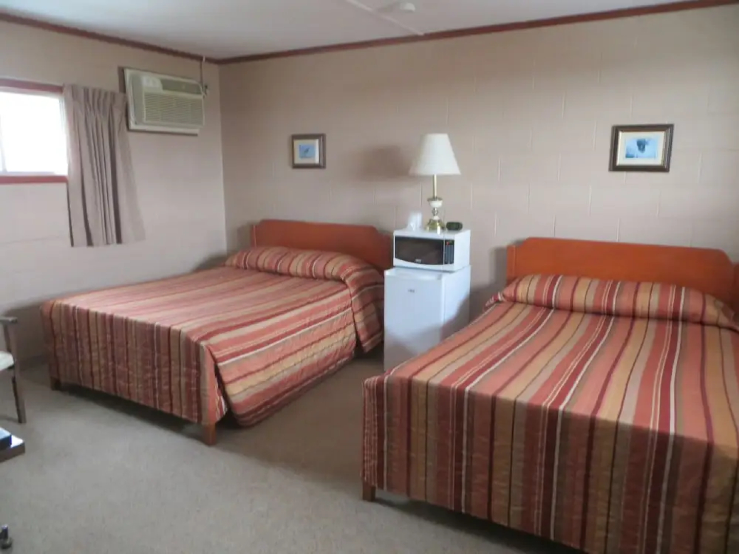 Adams Golden Acres Motel