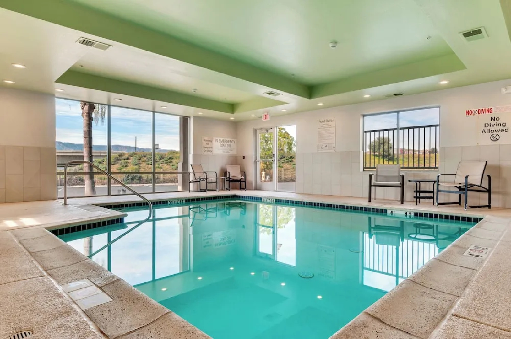 Holiday Inn Express Hotel & Suites Lake Elsinore