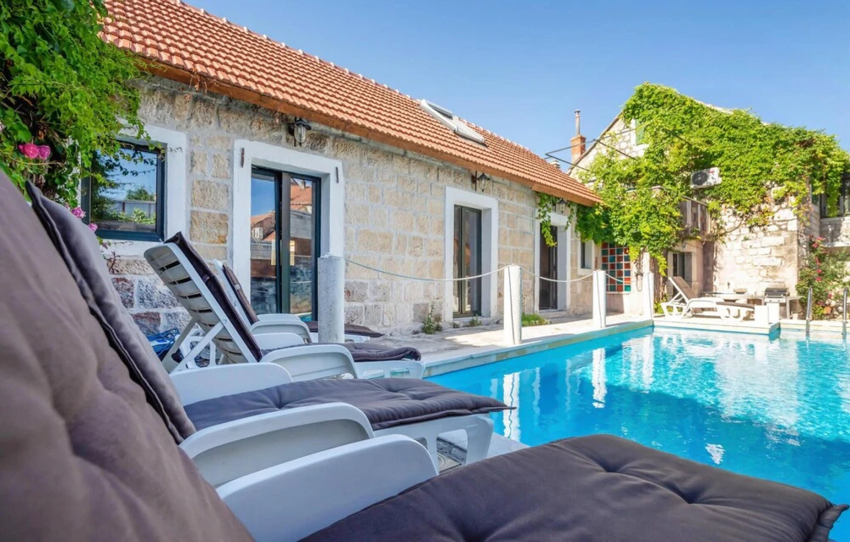 Beautiful Home in Sinj with Hot Tub, 4 Bedrooms & Outdoor Swimming Pool